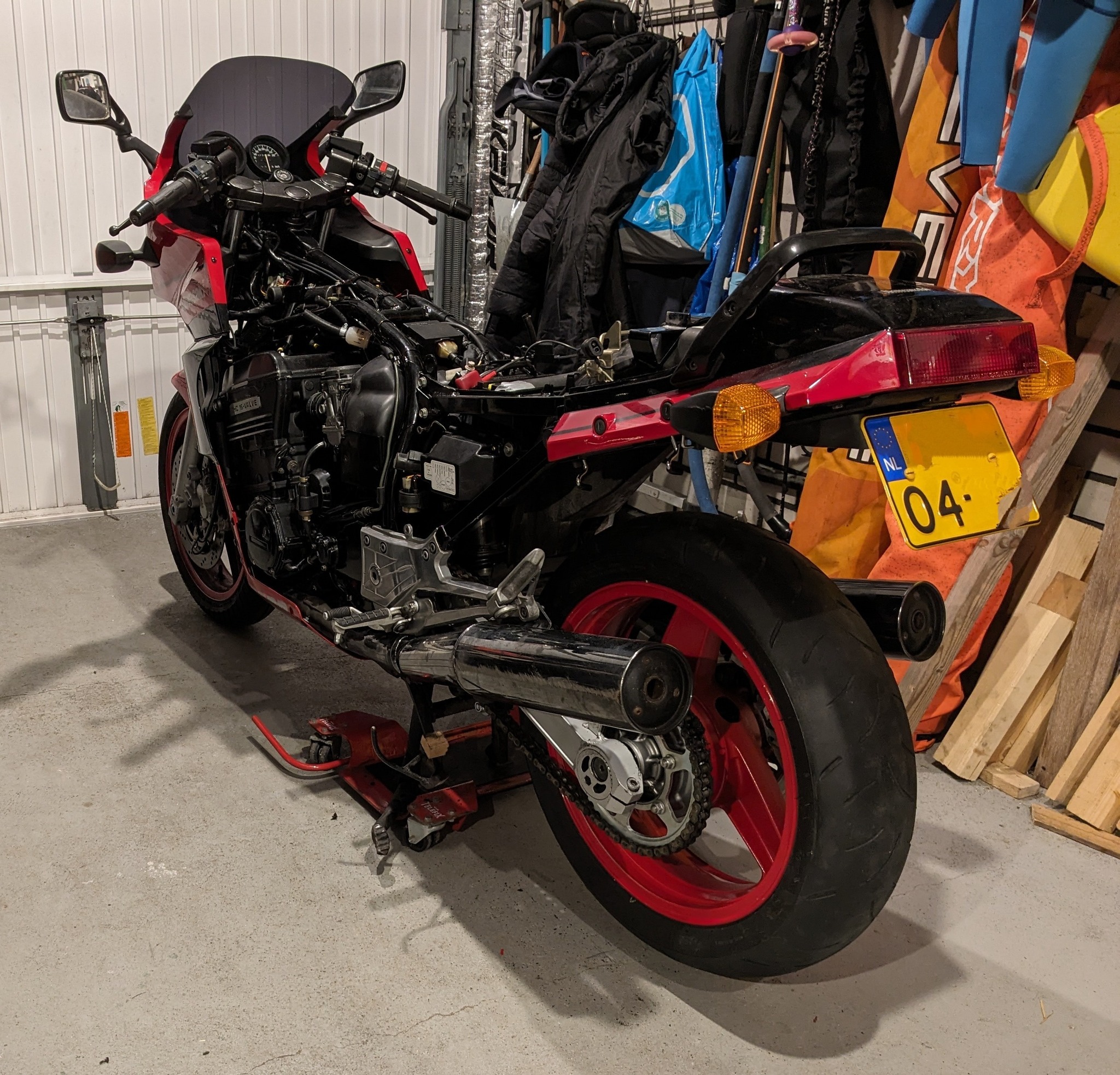 Is It just me who likes to look at a naked beauty with a nice rear