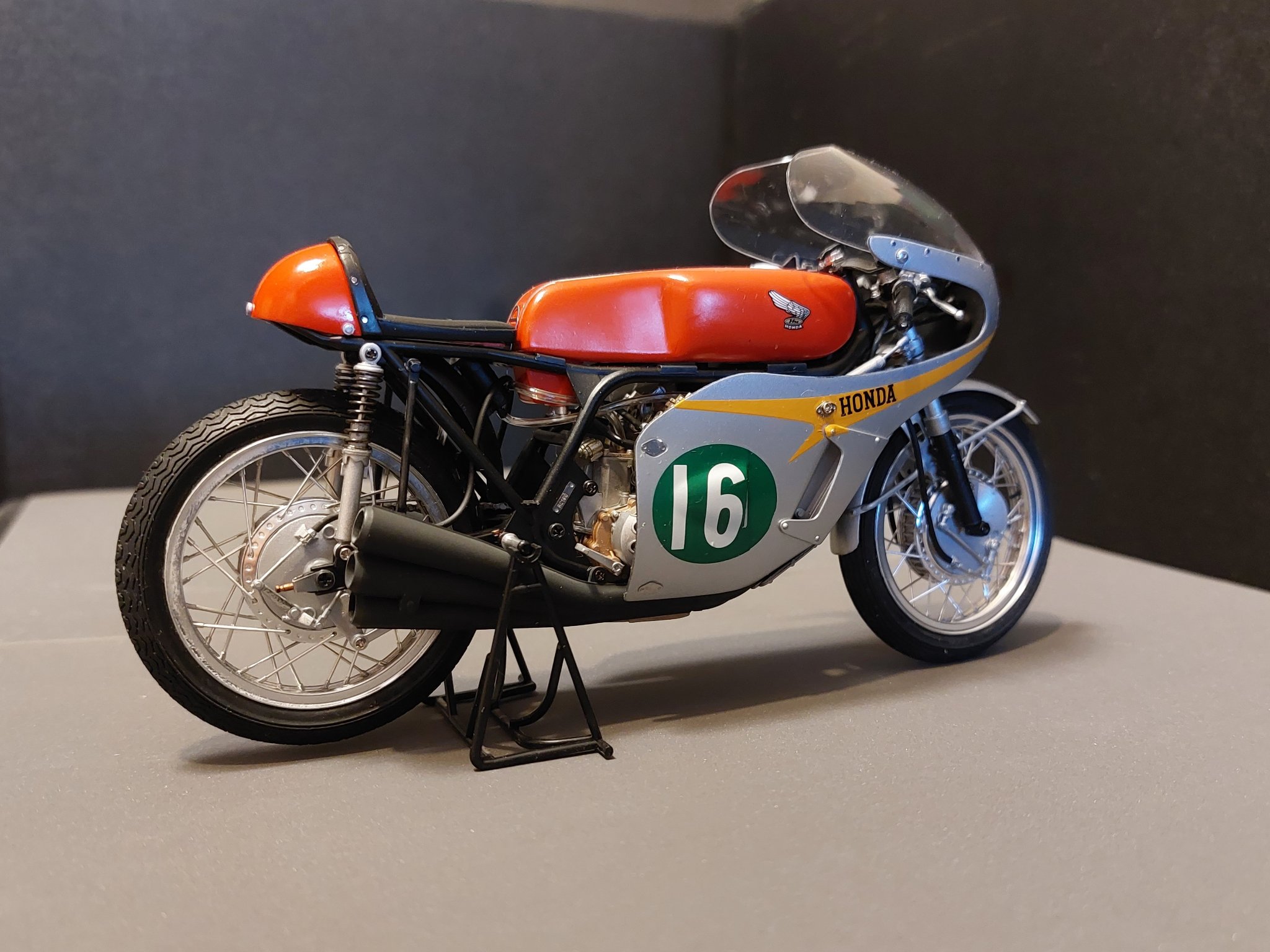 Maquette Moto Tamiya 1/12 Kit Modèle Réduit Tamiya 1/12 - Honda RC166 GP Racer - Motos De Course