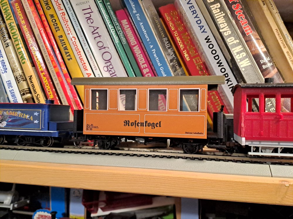 Fleischmann magic train carriage with Kadee couplers