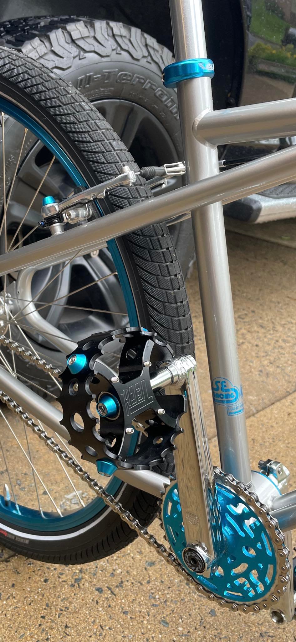 Where to find Crupi square cages in red or blue for BMX bike