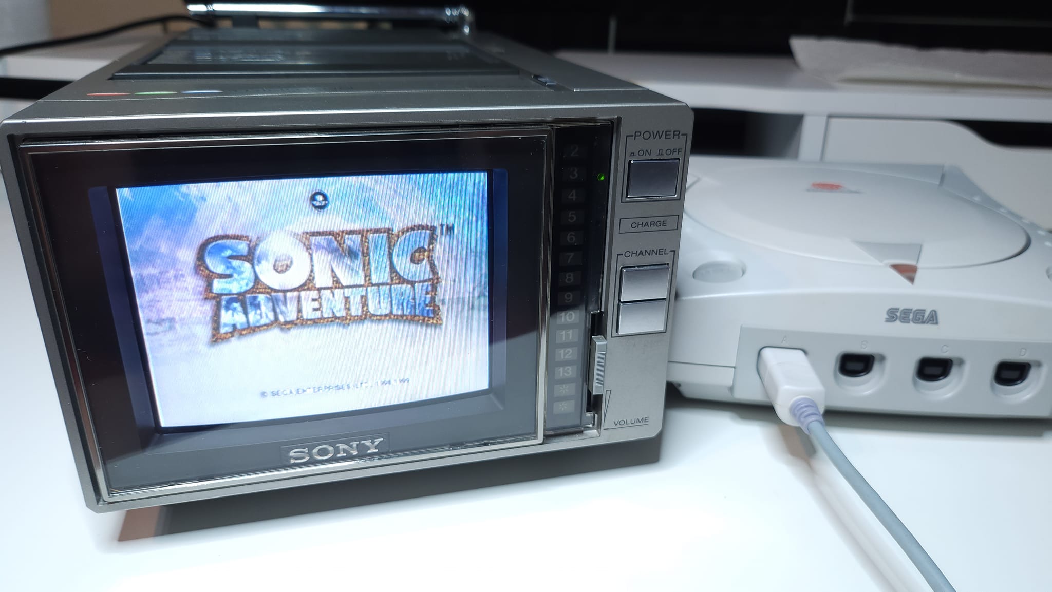 The beautiful 1980's Sony Trinitron KV-6000 BE Portable 5