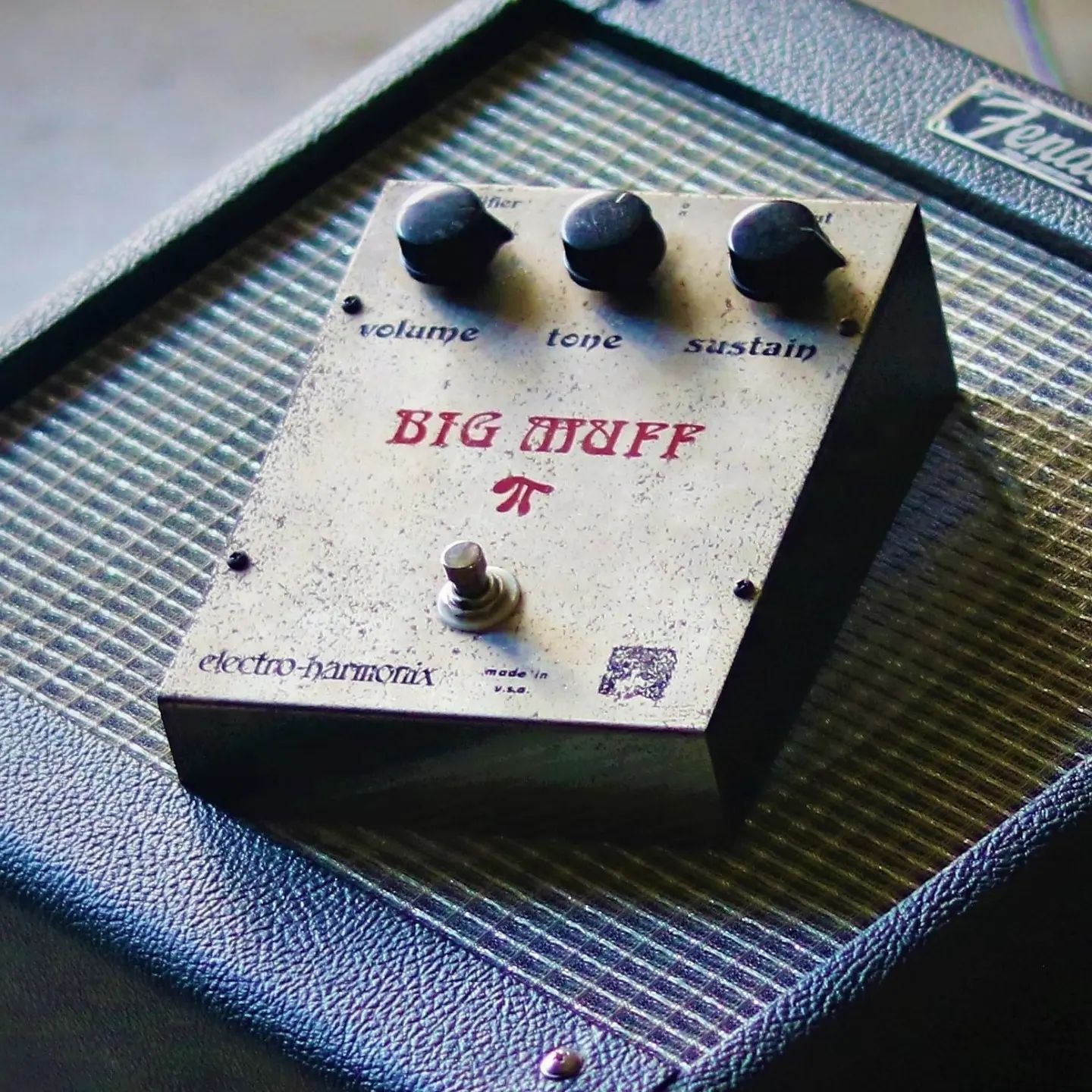 Big Muff Ram's Head DIY project. Big Muff pedals have a very