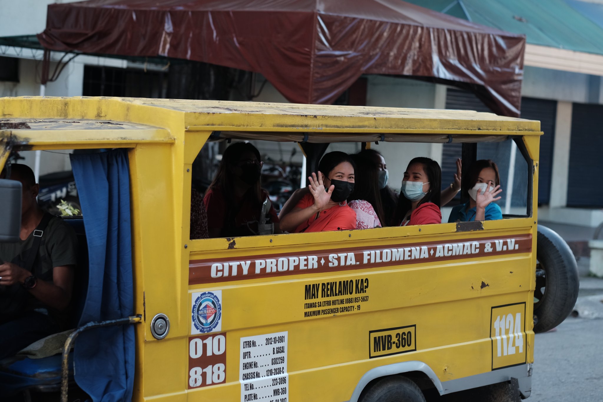 Here are some snapshots of the early morning motorcade today. The ...