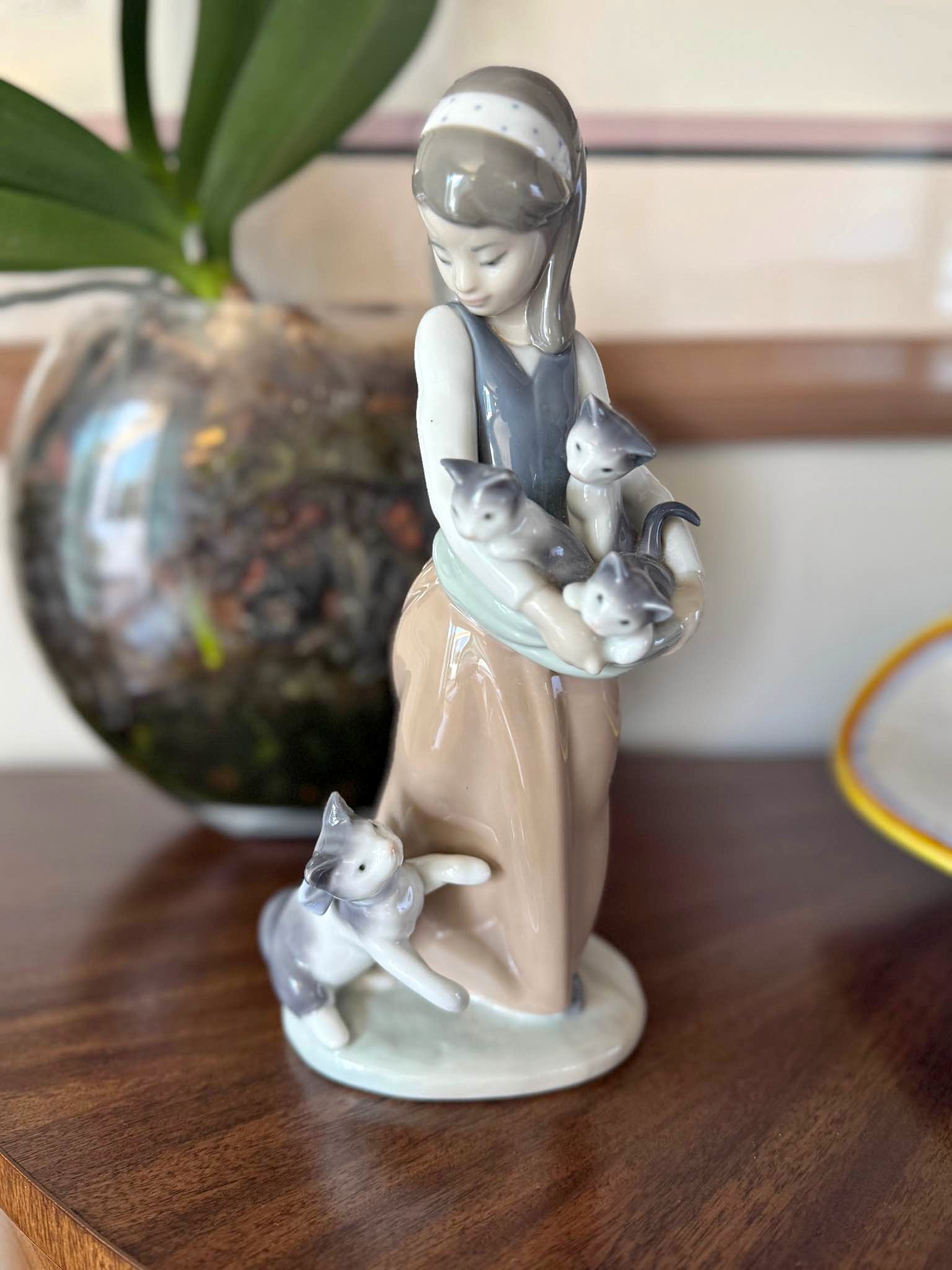 全新和二手待售Lladró 雕刻工艺品| Facebook Marketplace
