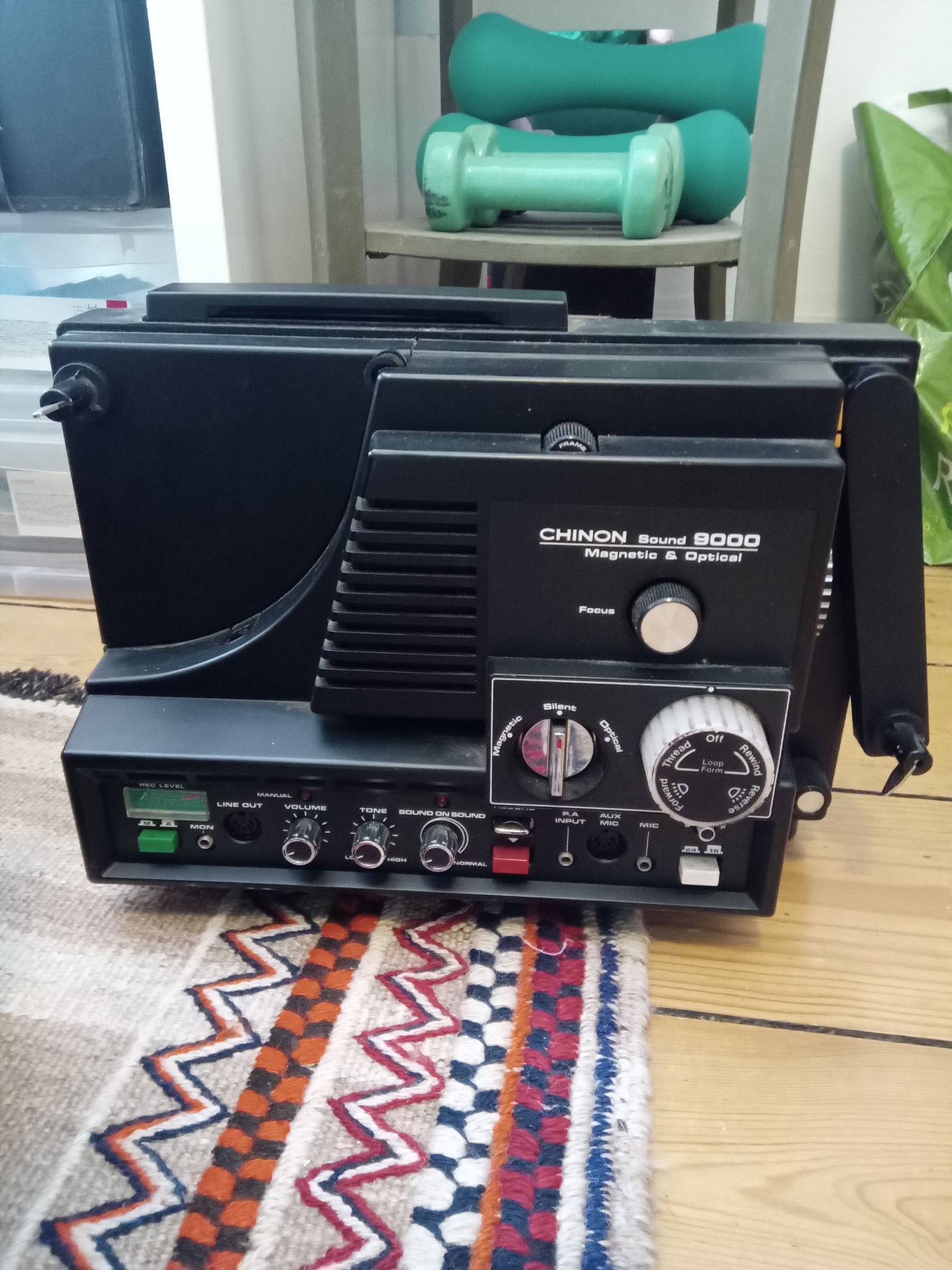 How to thread a Chinon Super 8mm 9500 projector?