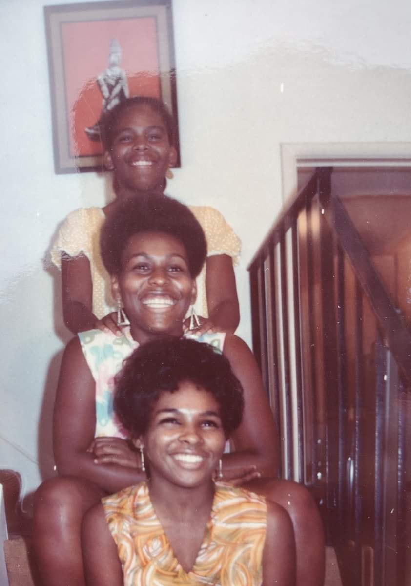 Quatro sisters and friends in 1968