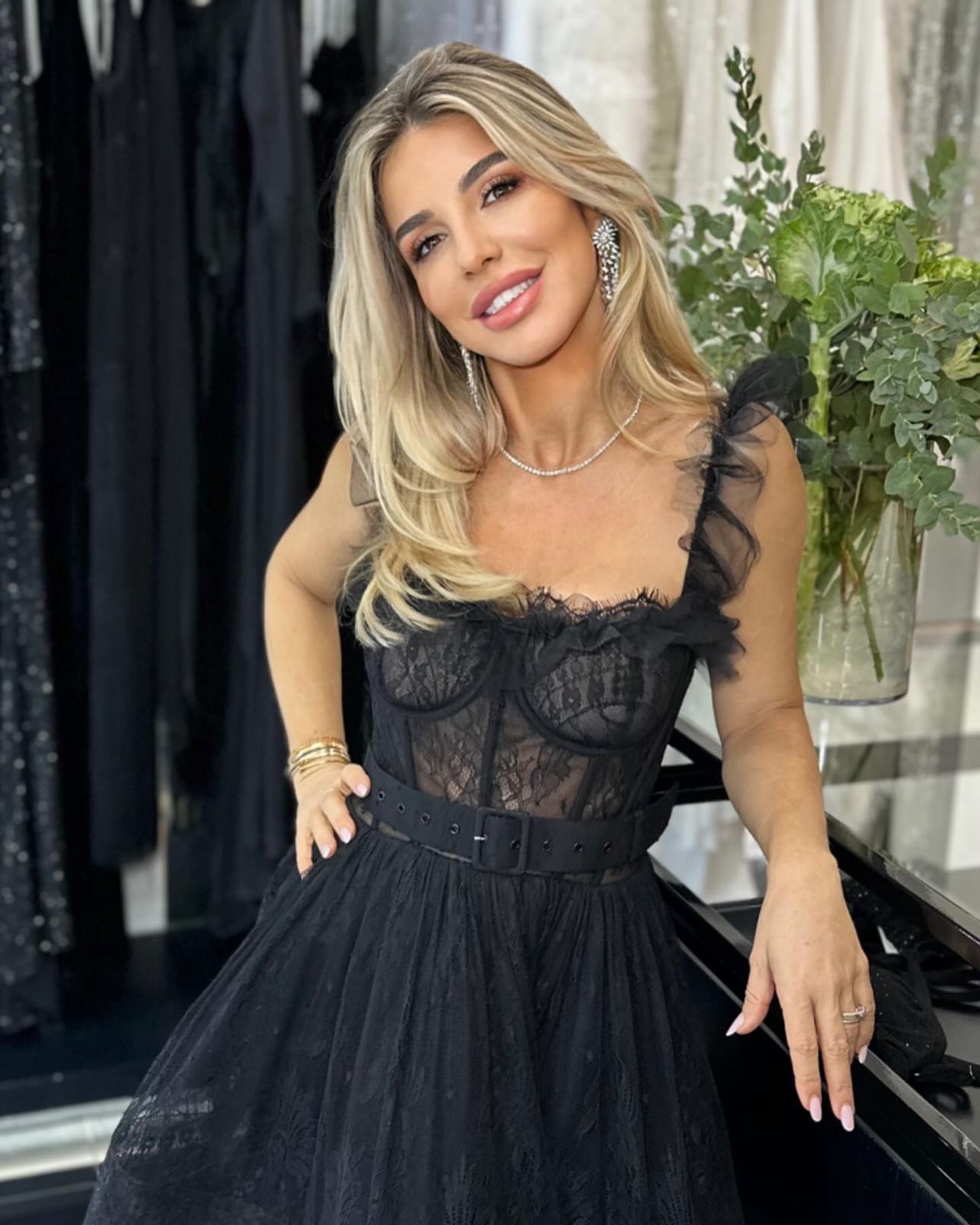 Dressed to dazzle this holiday season ✨🎄 Shop: https://go.bealls.com/4iaVuvn #beallsflorida #holidayootd #tistheseason