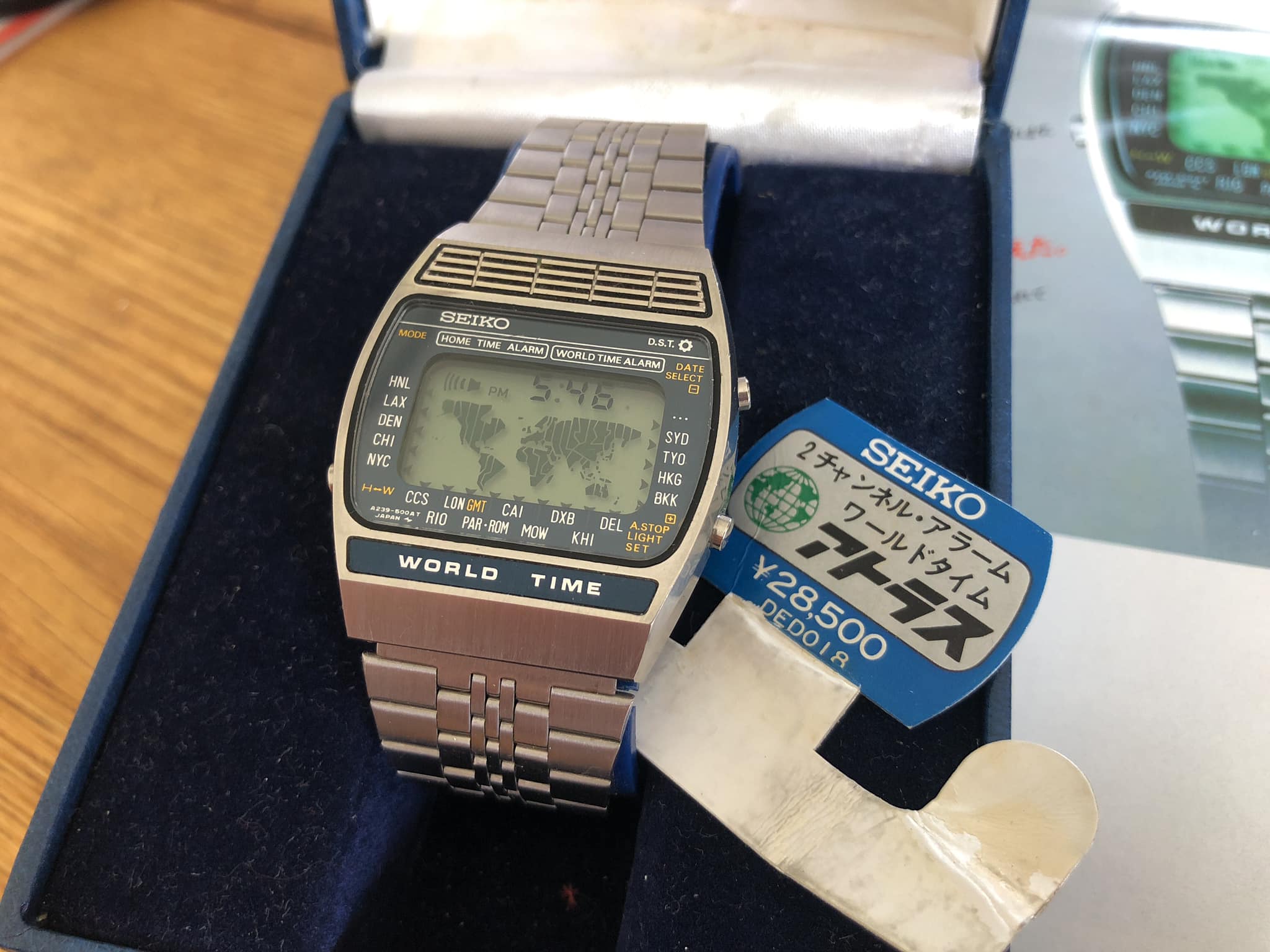 Seiko A239-502A World Time from 1979. Dual layer LCD screen allows