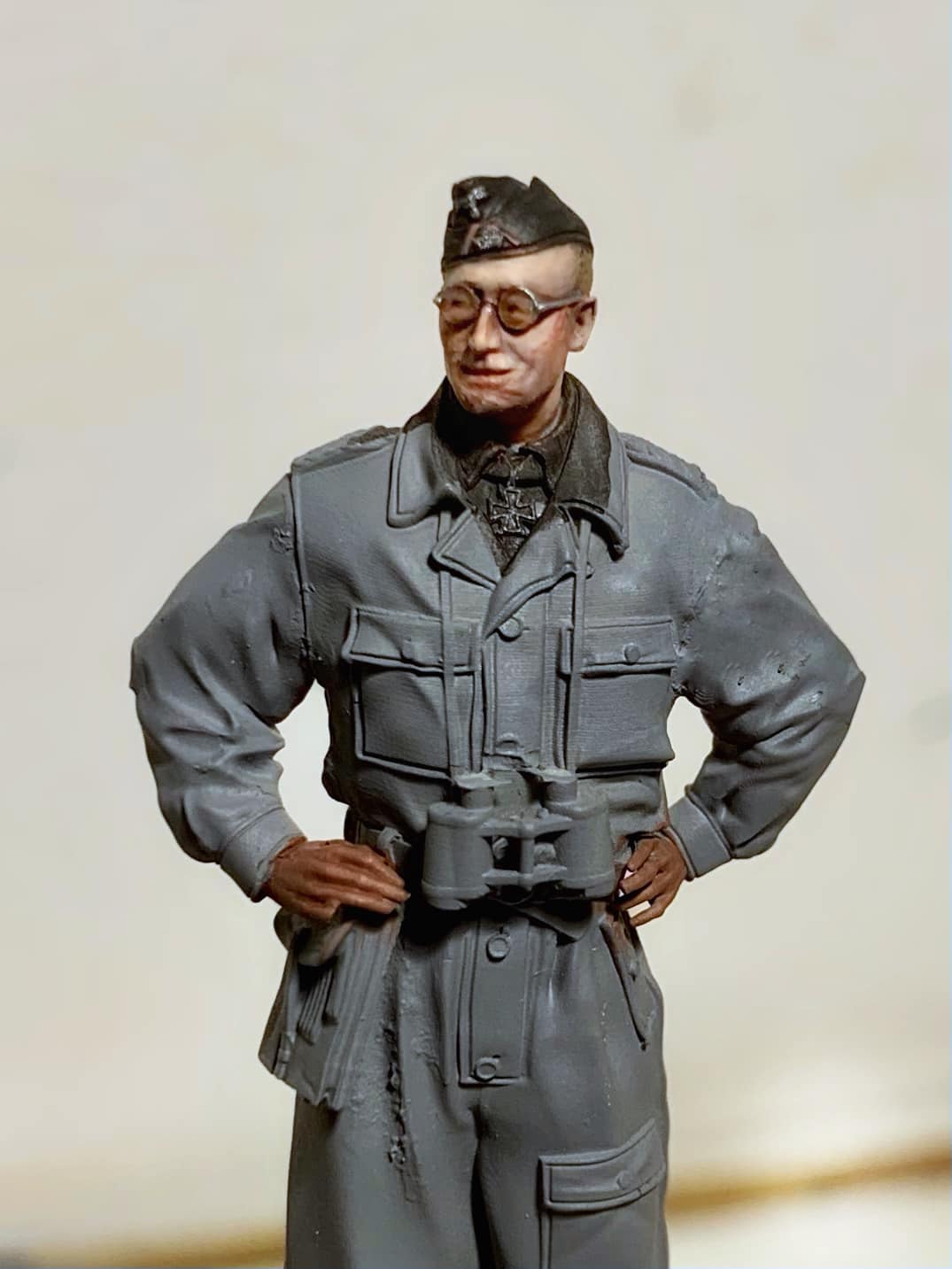 Painting a 1:35 Panzerart WW2 commander model