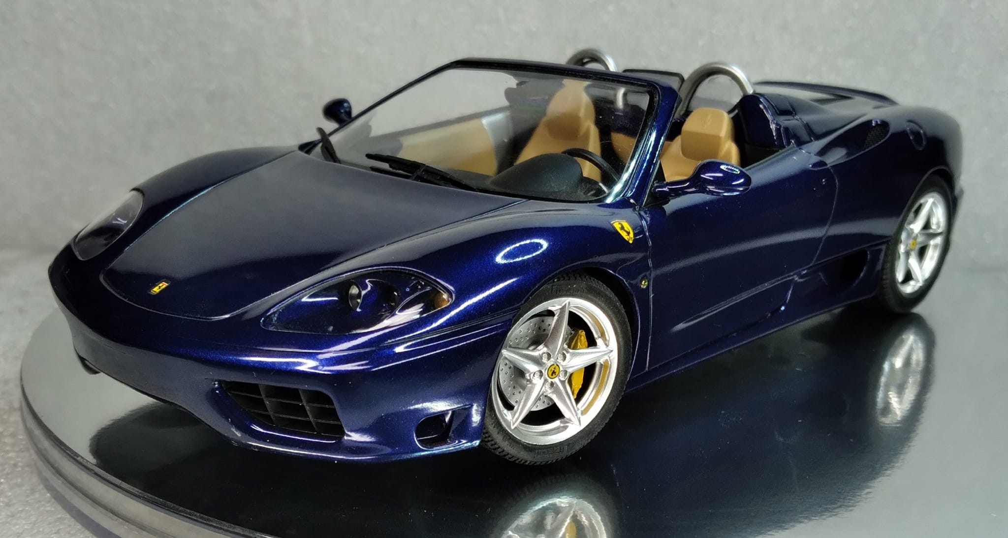 My 1:18 Ferrari 360 Spider with the real one :)
