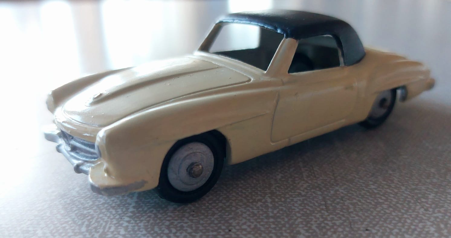 French Dinky Toys. Mercedes Benz 190 SL.
