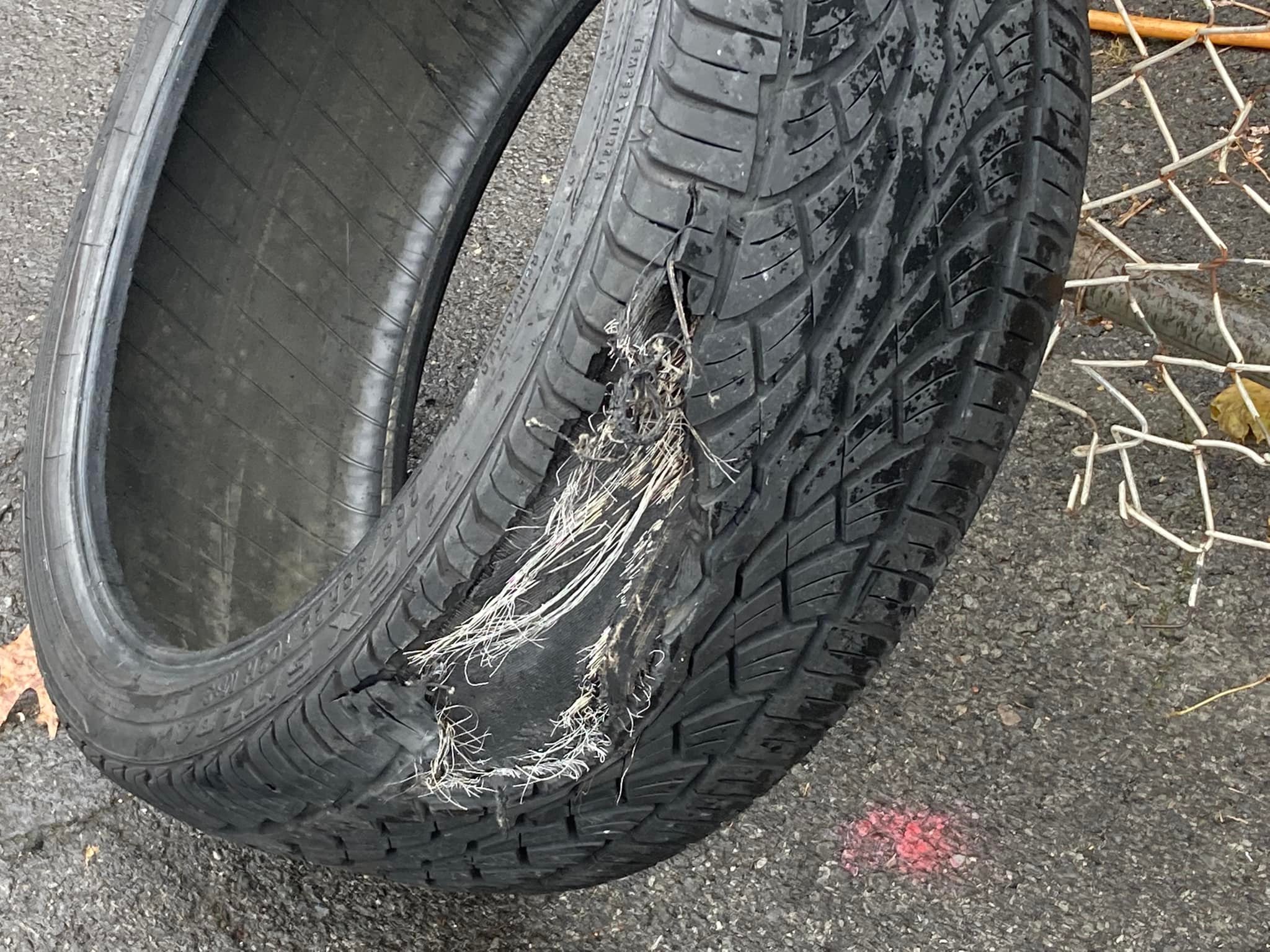 2013 Lincoln MKX shreds Falken tire at 75mph