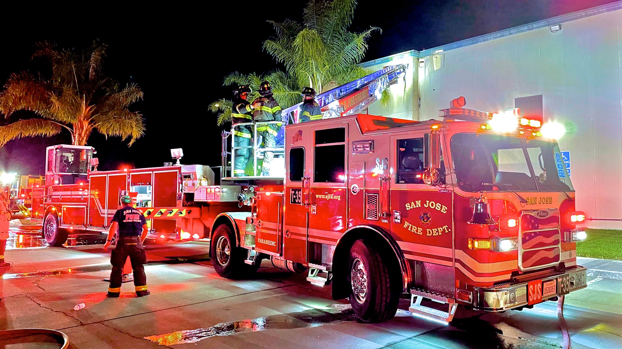 California: San Jose Fire Department Truck 35 - 2013 Pierce Arrow 