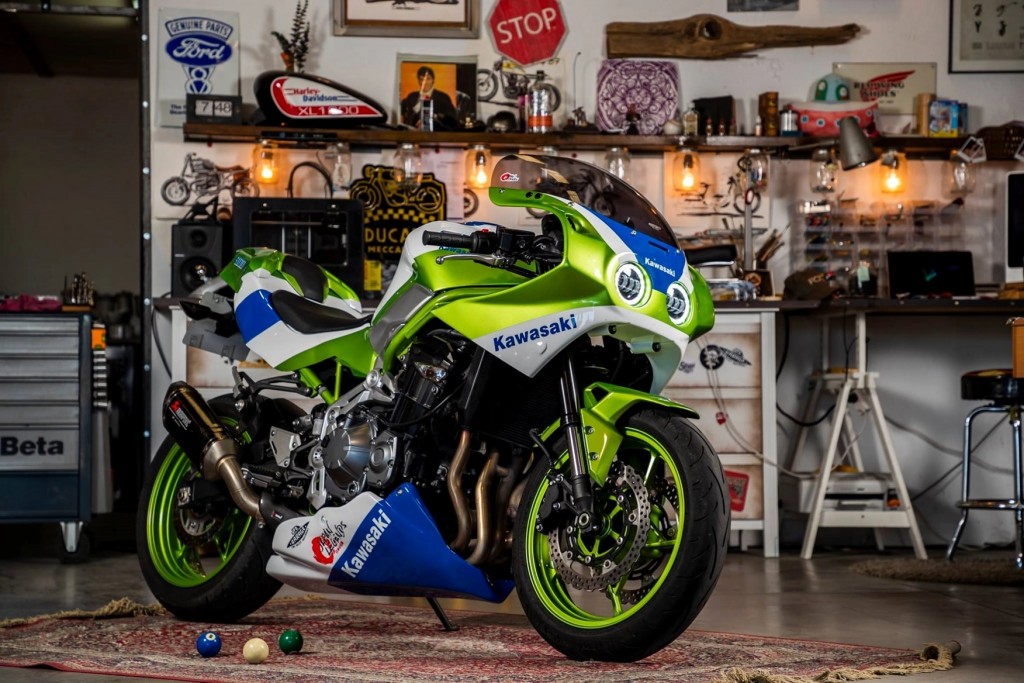 Our Japan Legends ZXR900 30th Aniversary cocer of the japanese mag