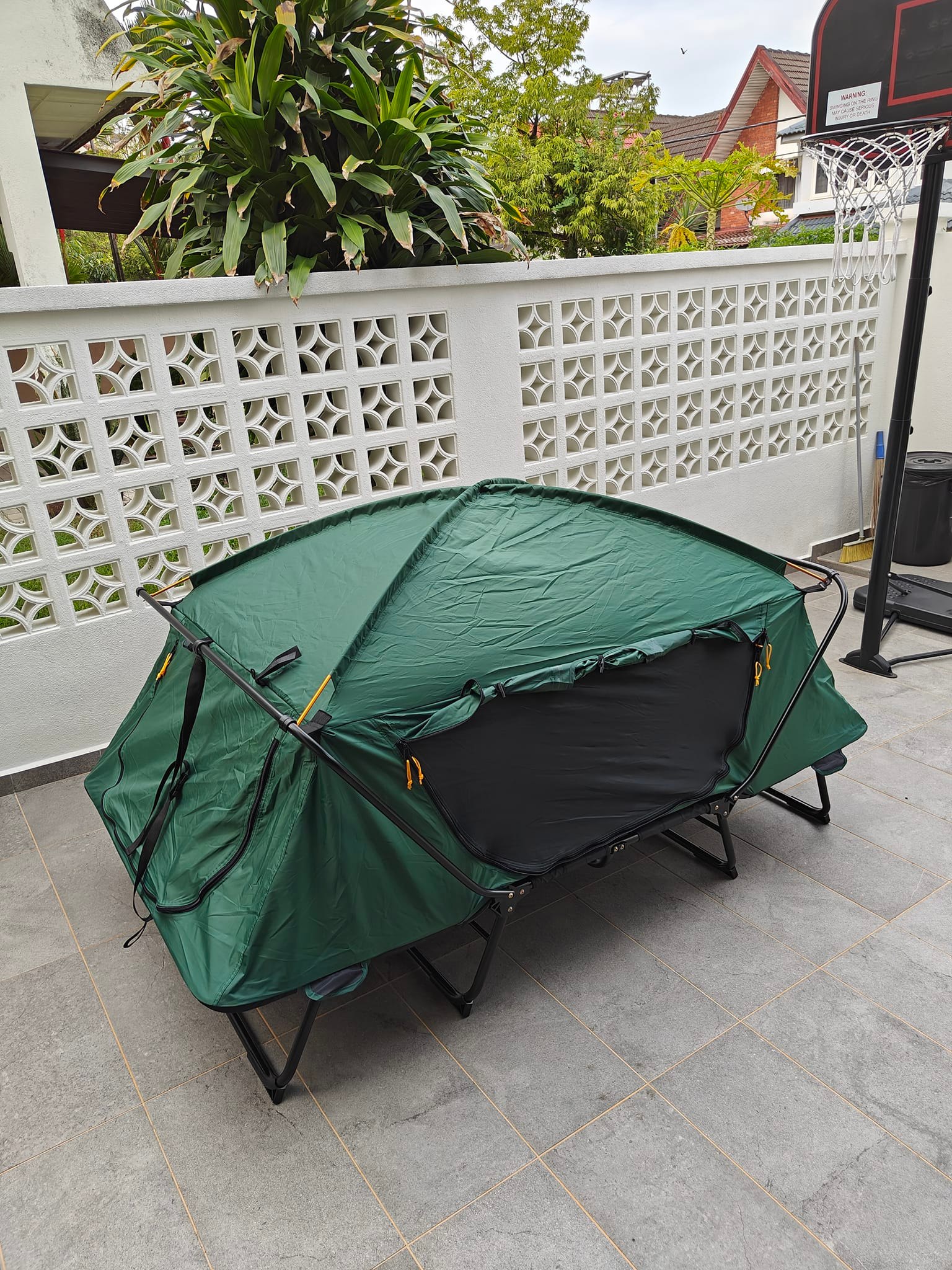 Coleman Tough Dome 3025+ Detail:- - Wide air mesh improves