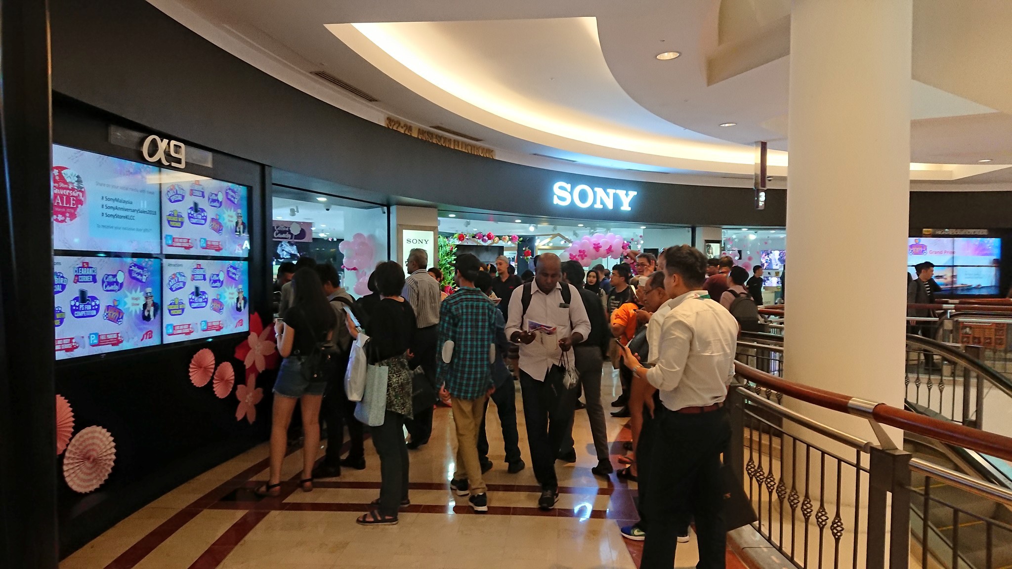 Suria Klcc Editorial Stock Image Image Of Indoor Malay 104823519