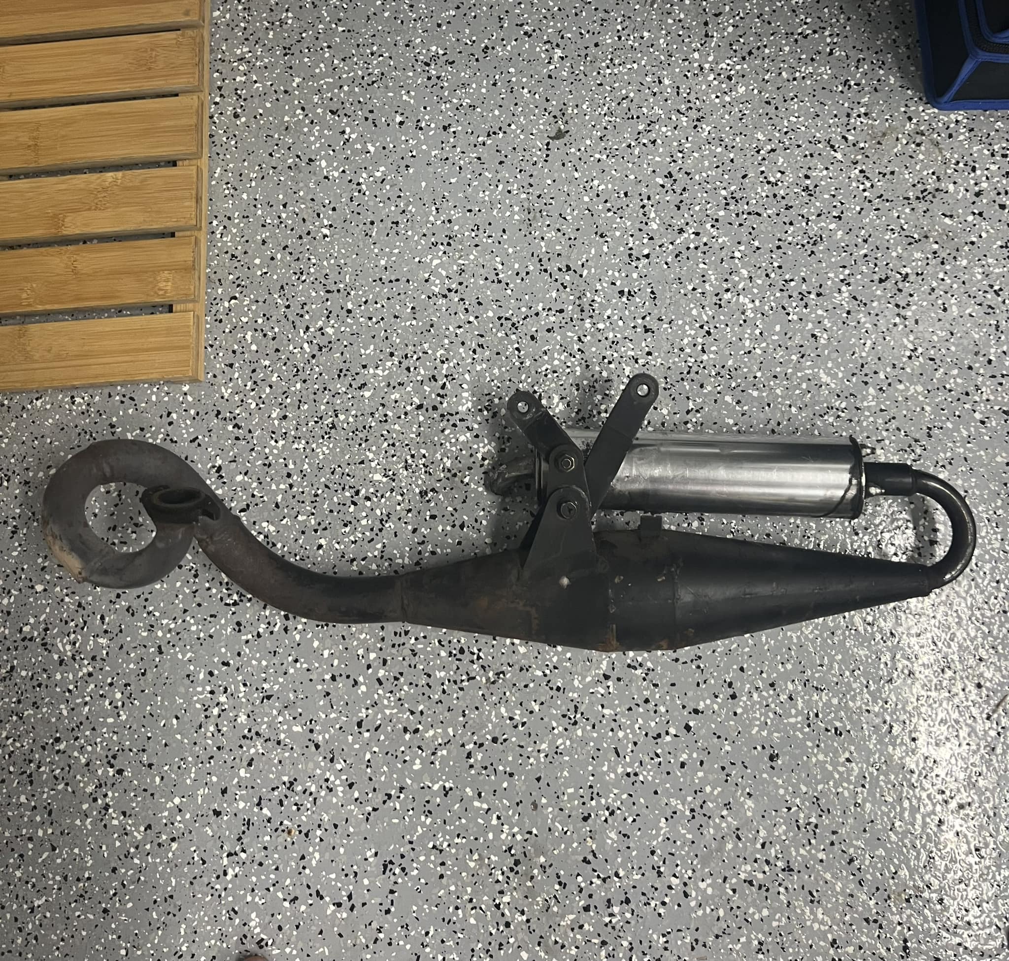 Is this a Leo Vince ZX pipe and what are replacement silencer