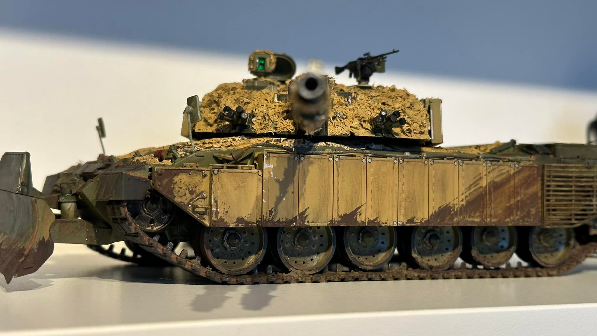 Modeling a Trumpeter 1:35 Challenger 2 tank with enhanced armour