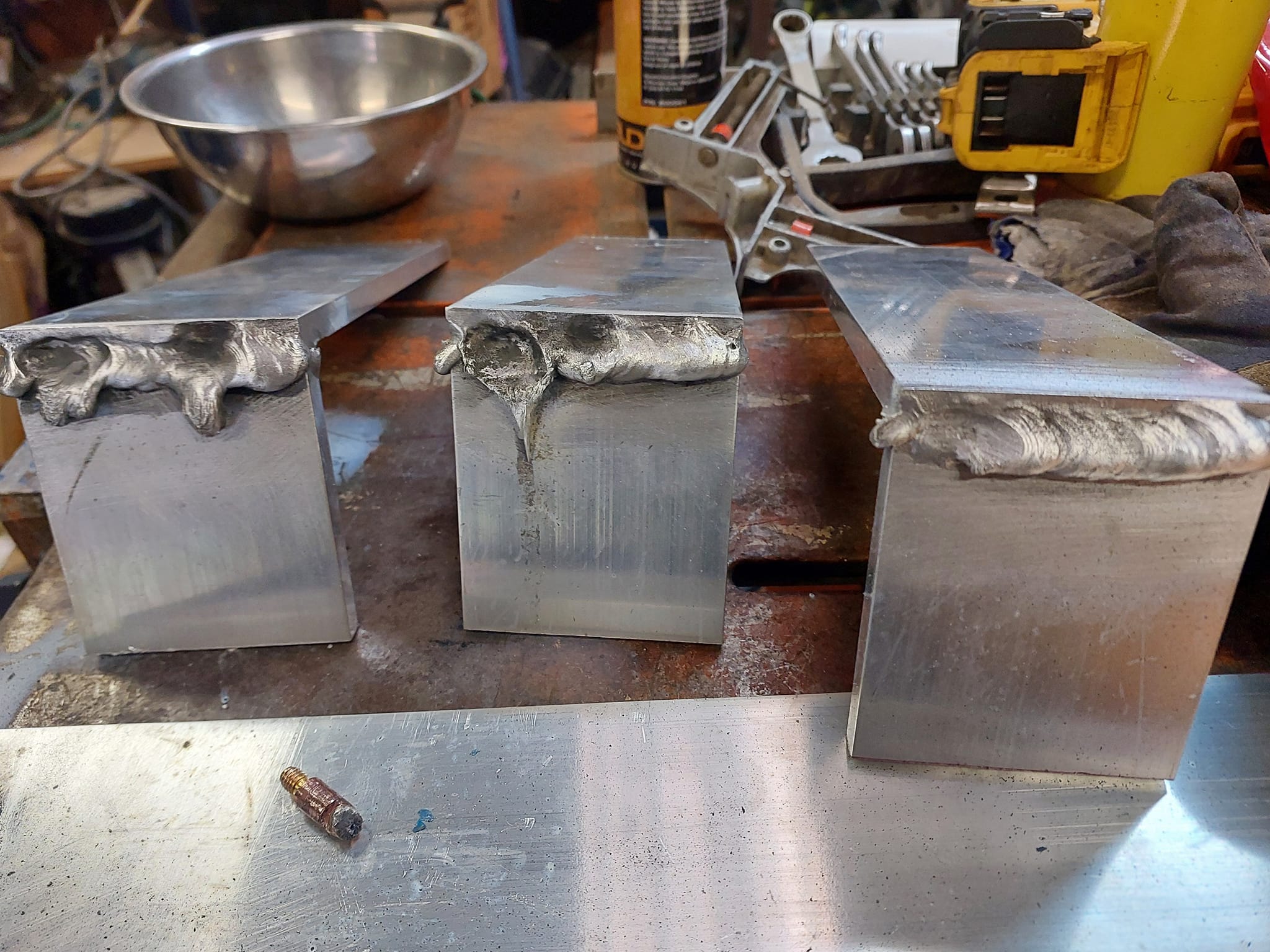 Welding aluminum with a razor 220 set on syn for 8mm using 100 