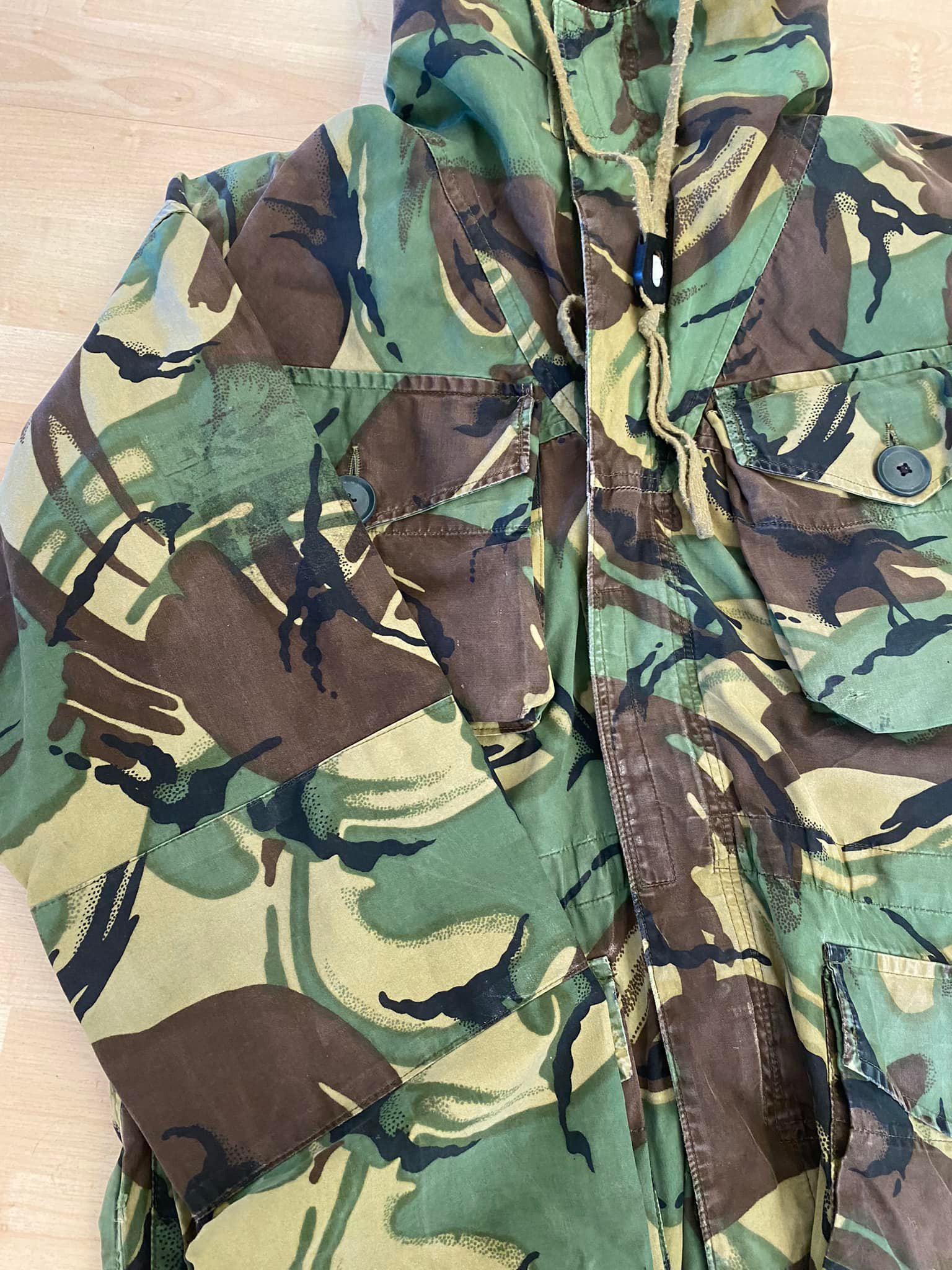What are the differences between UK DPM windproof smock and DPM 