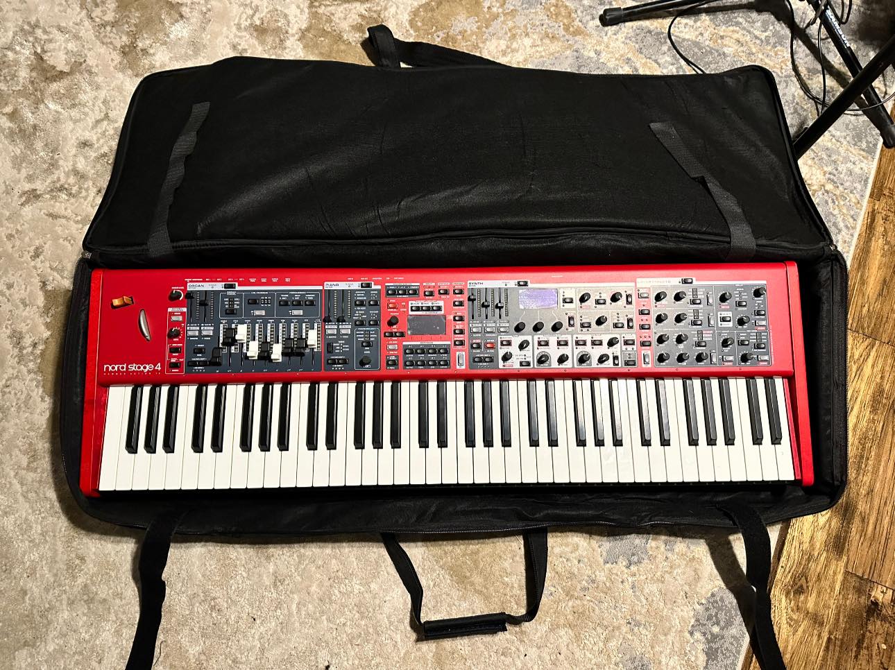 What are durable case options for Nord Stage 3 HP76 with wheels