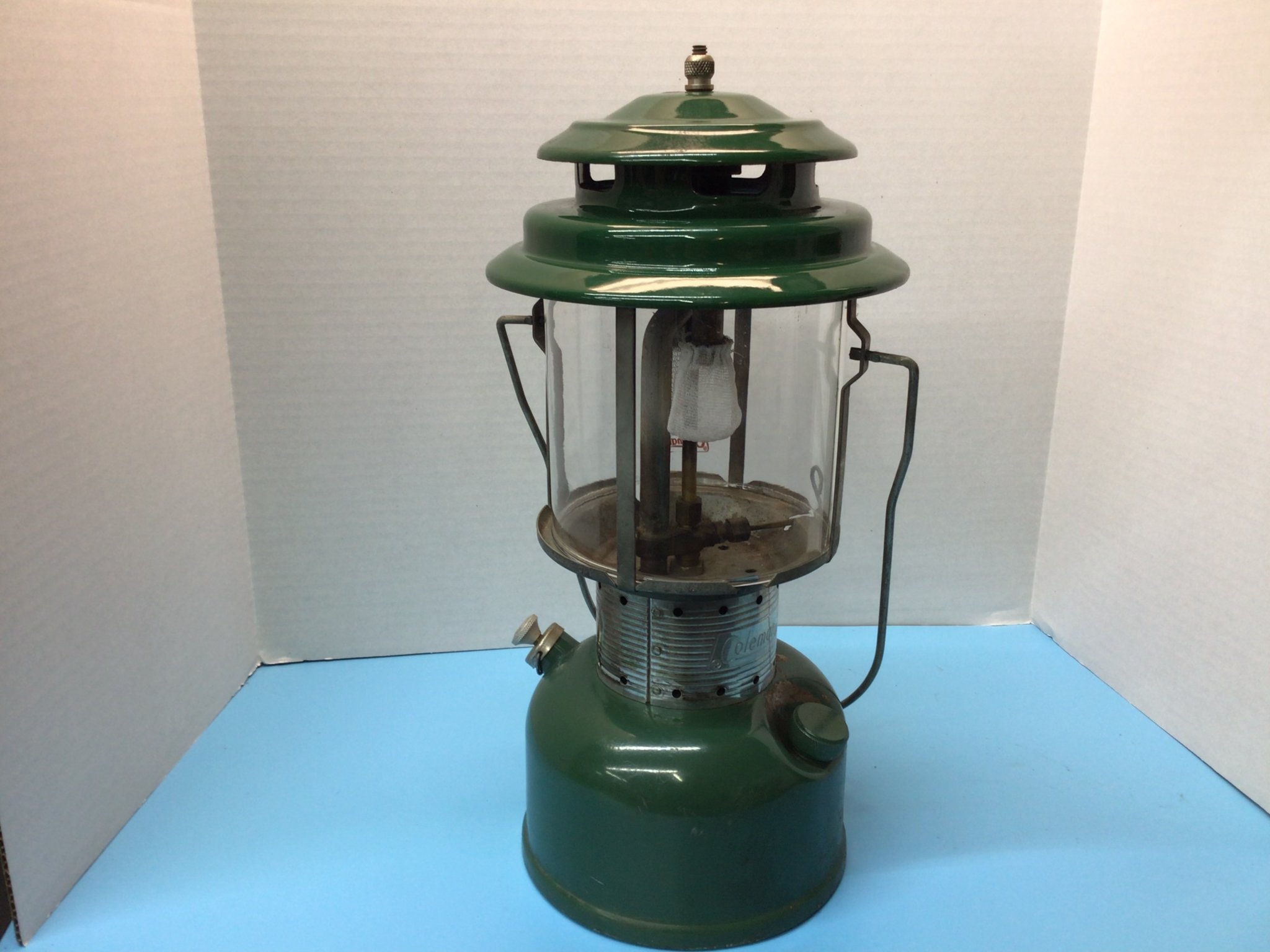 Coleman Delux Single Mantel Kerosene Lamp Model - 214A700 Used a