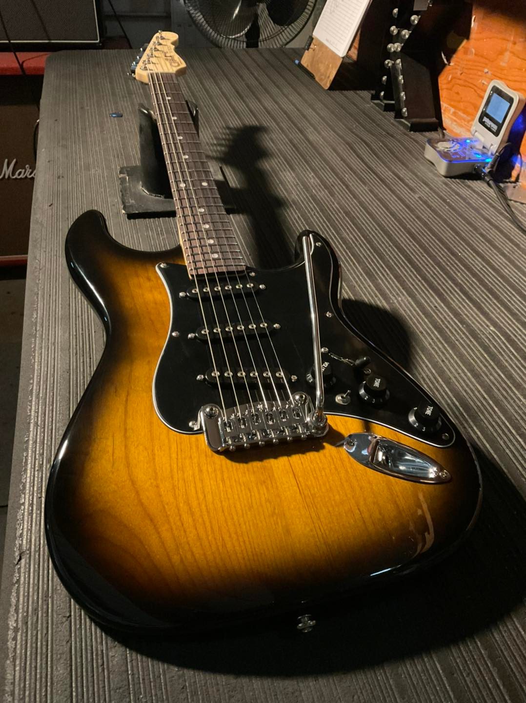 1982 maple-bodied s-500 guitar