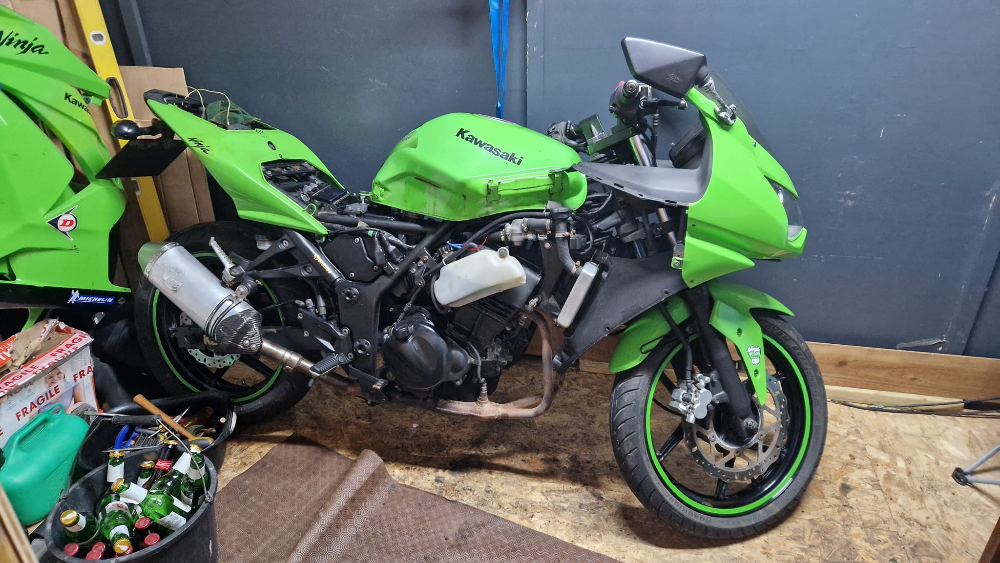 What stops fuel flow to throttle bodies on Kawasaki Ninja?