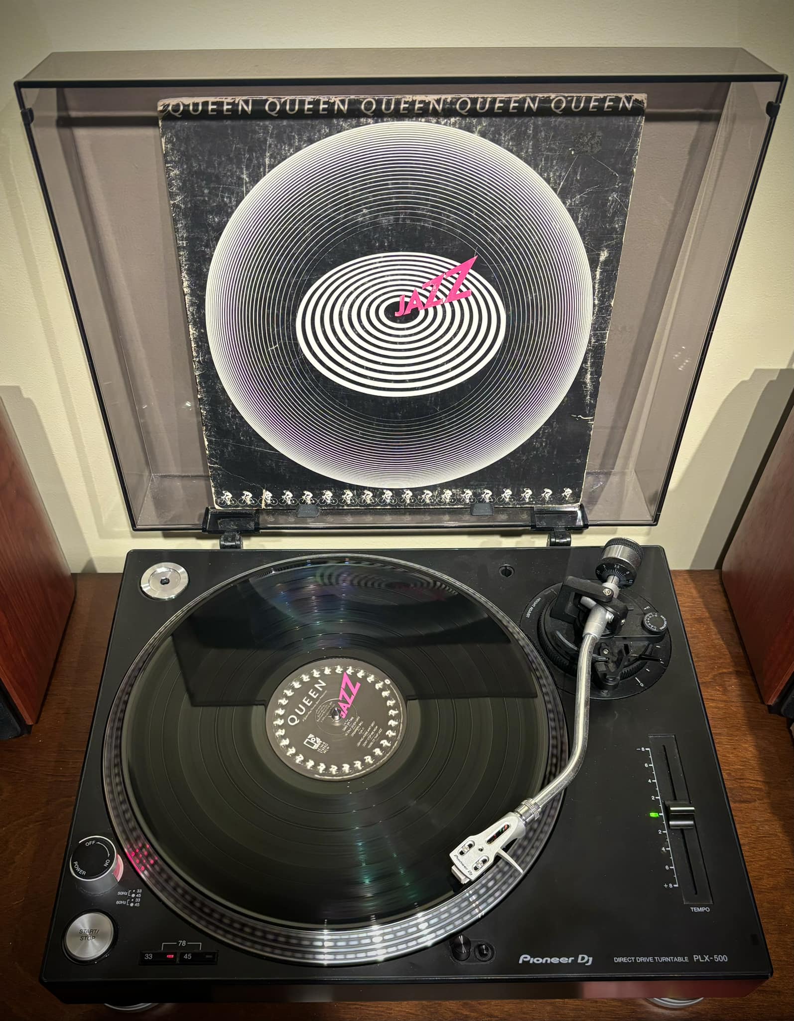 To celebrate the 40th anniversary of the 'Jazz' album we have some