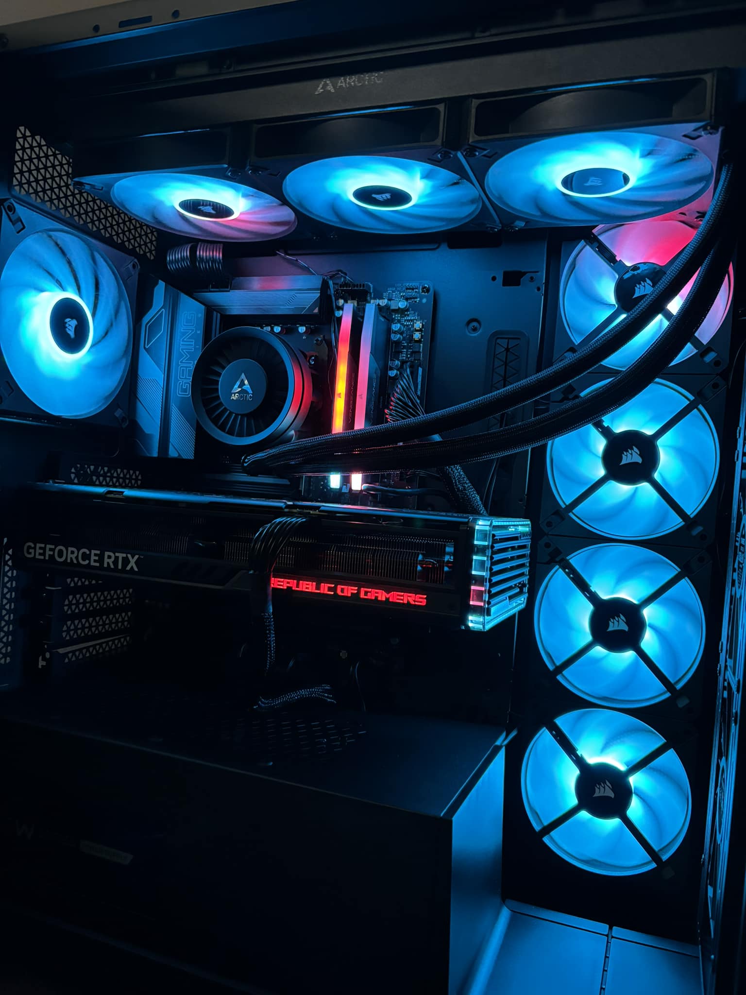 Corsair 7000D gaming PC build with Ryzen 7 7800X3D
