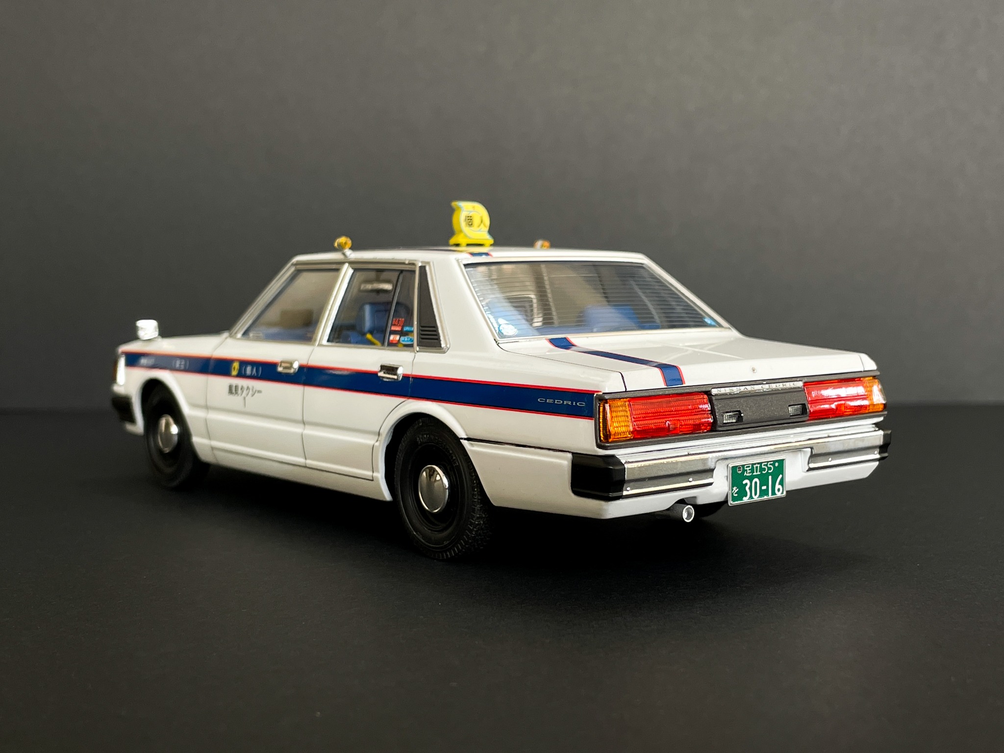 Nissan Cedric 200std taxi model in 1/24 scale by Aoshima