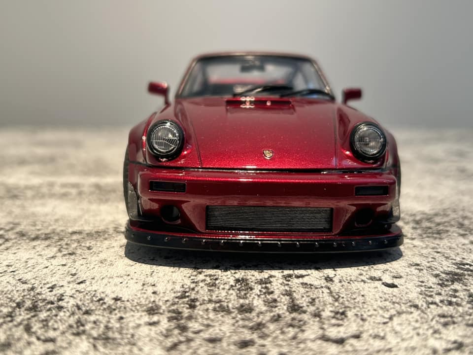 Solido 2016 Porsche 911 (964) RWB Bodykit Nardo Grey w/ Akira Nakai Figure 1:18
