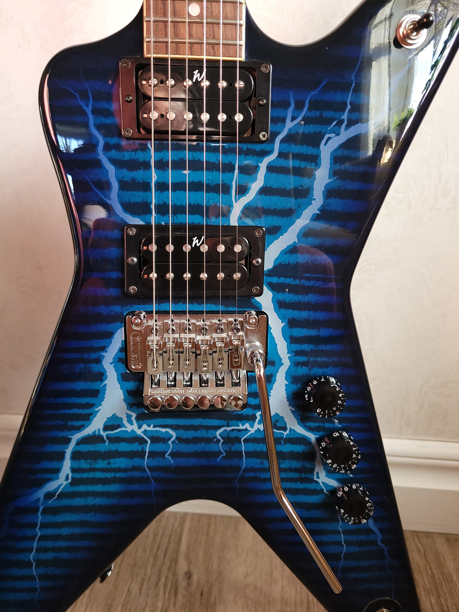 Hello. I have a 2004 Washburn Dime 333 for sale. Original in near