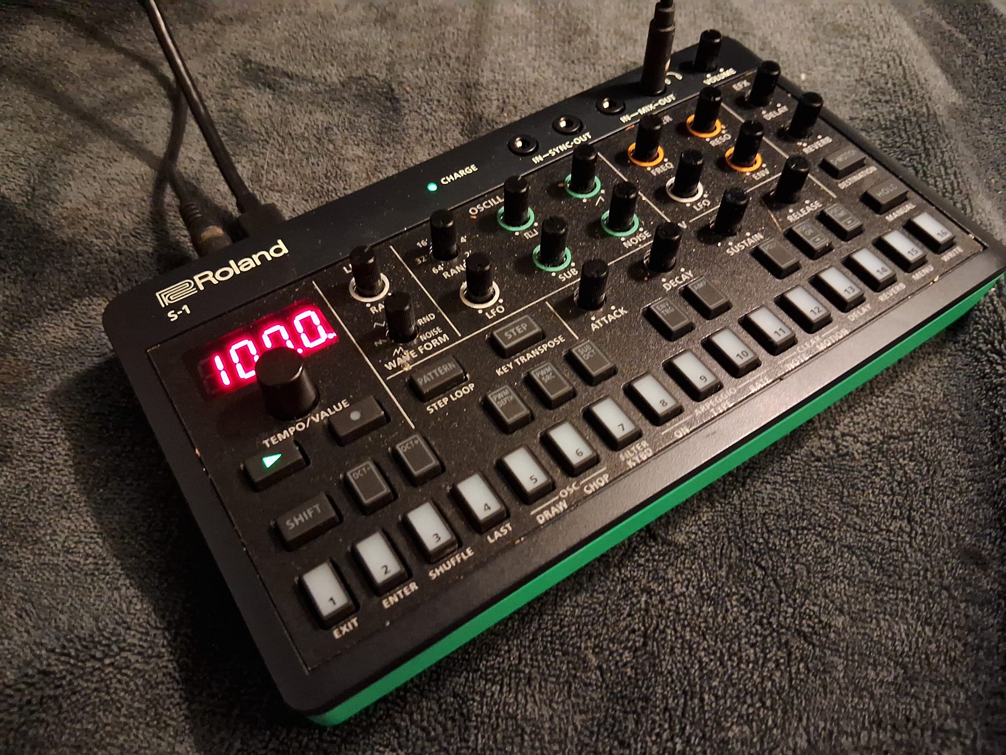Roland S-1, a fun and impressive sounding instrument