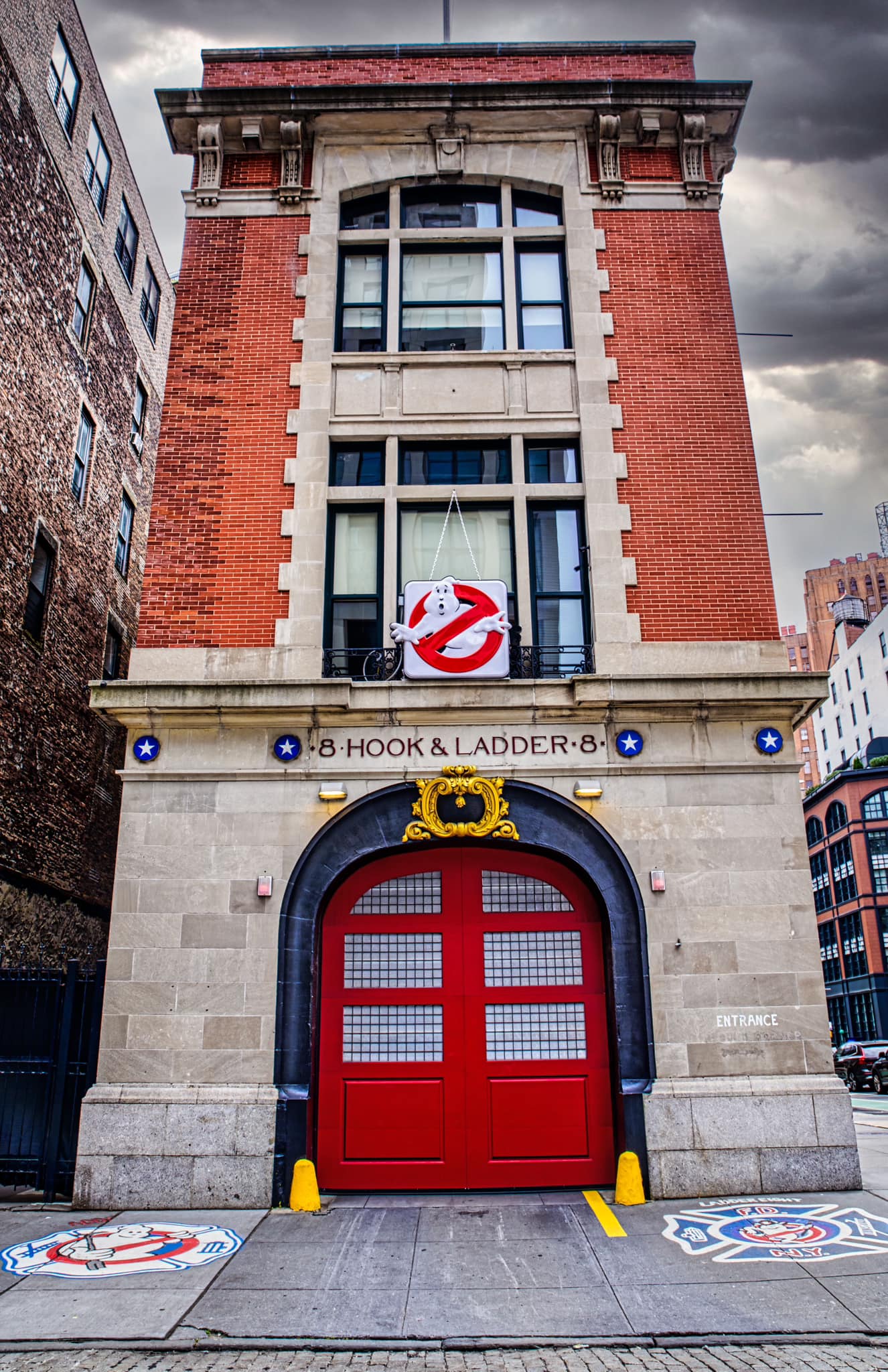 Marshmallow Man Ghostbusters' Street Art Outside Hook & Ladder Company 8 Firehouse In Tribeca, New York, United States Of America Stock Photo Modellino Ghostbusters Firehouse Scala N 1:160 Pre-costruito