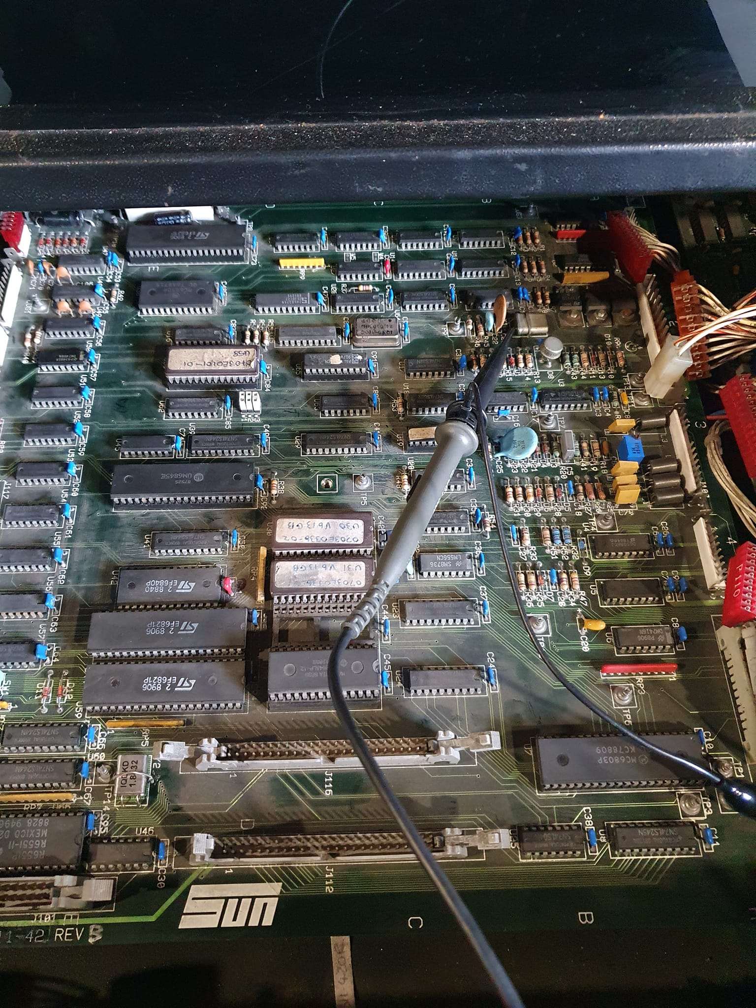 What is the clock frequency for a 1990 Sun engine analyzer CRT