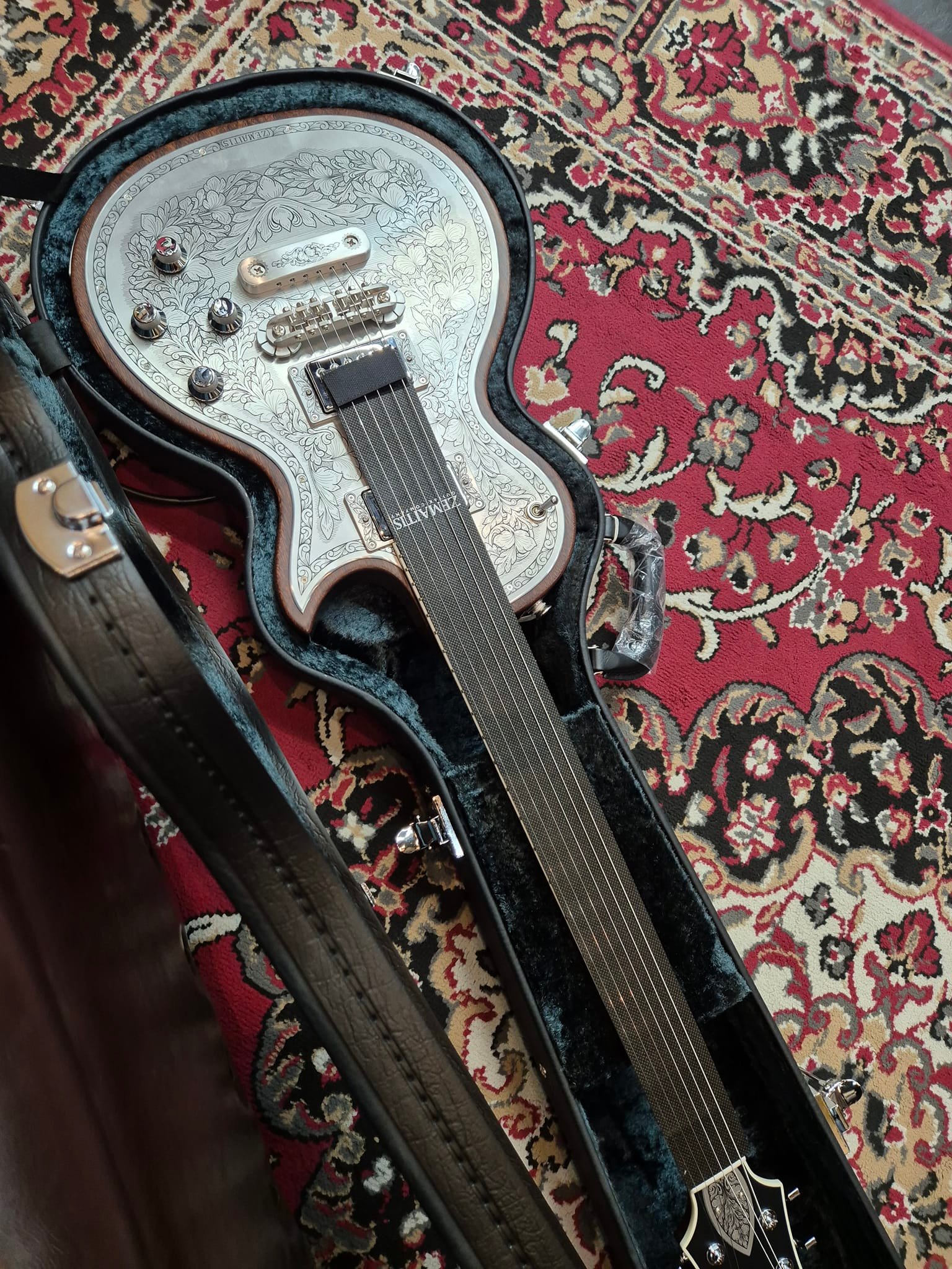 Zemaitis MFG 22 guitar model discussion with body dimensions and 
