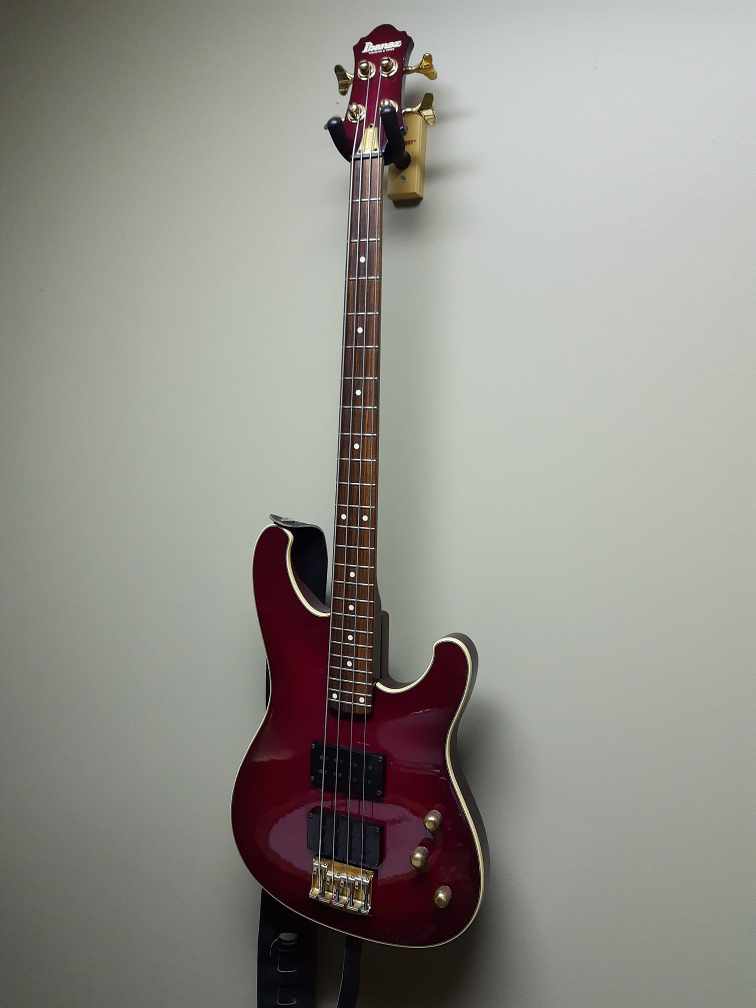 1984 Ibanez Roadstar II RB850 bass guitar