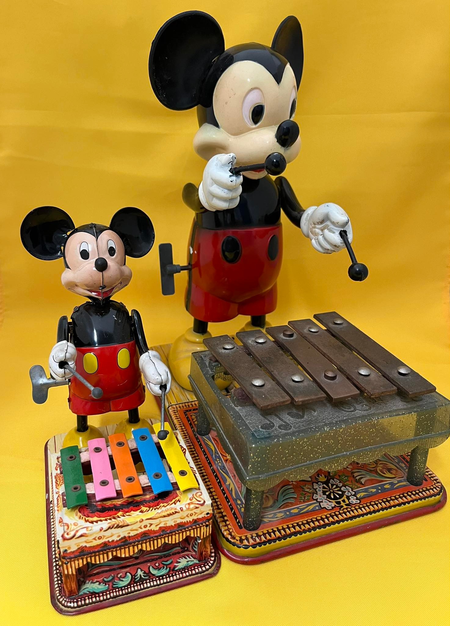 Late 50s/early 60s windup Mickey xylophone set