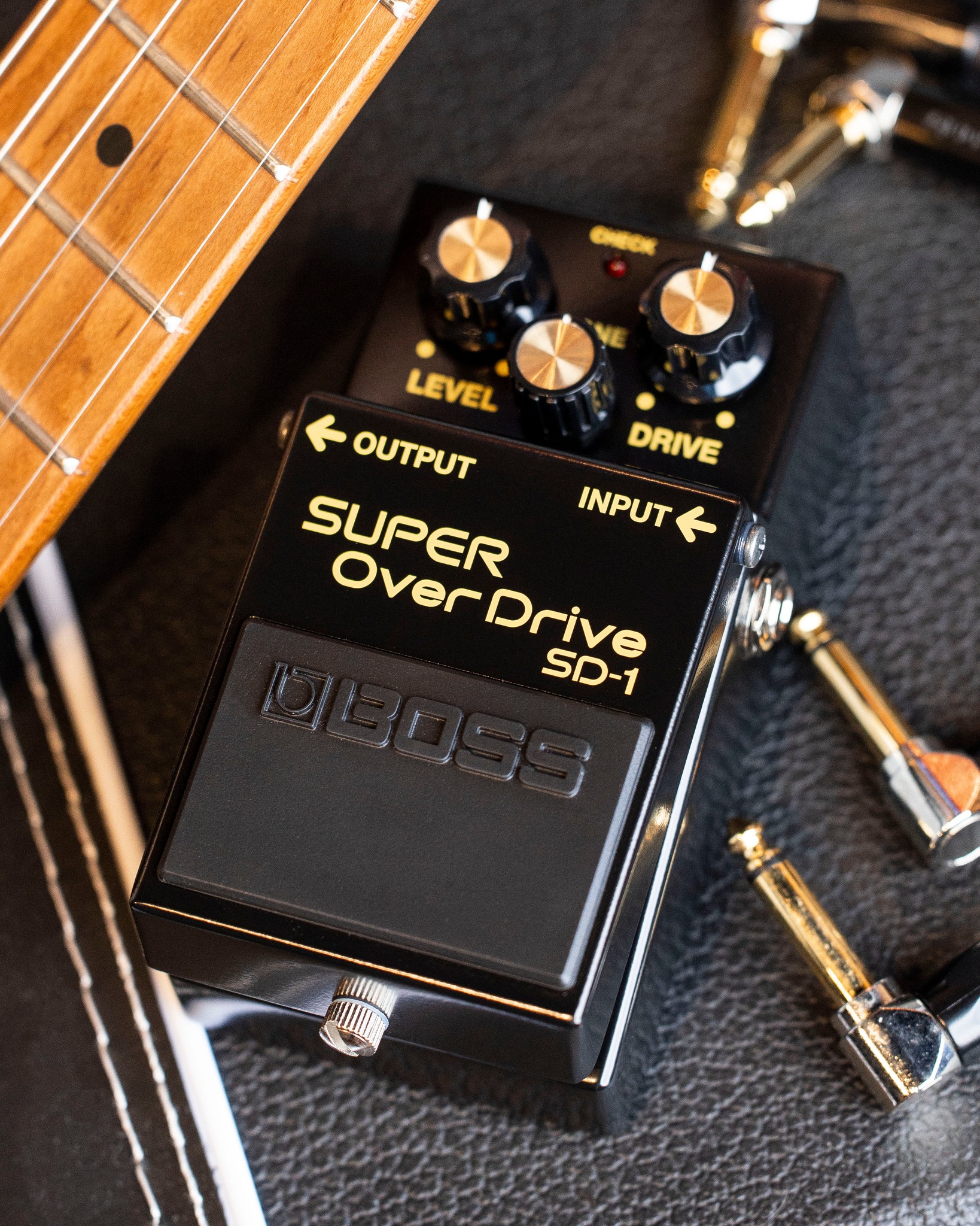 One of the defining 3-knob dirt designs, the BOSS 40th Anniversary