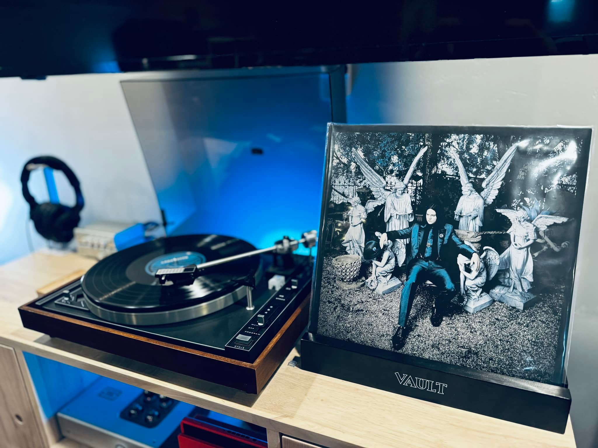 Jack White's 'Lazaretto' vinyl record features