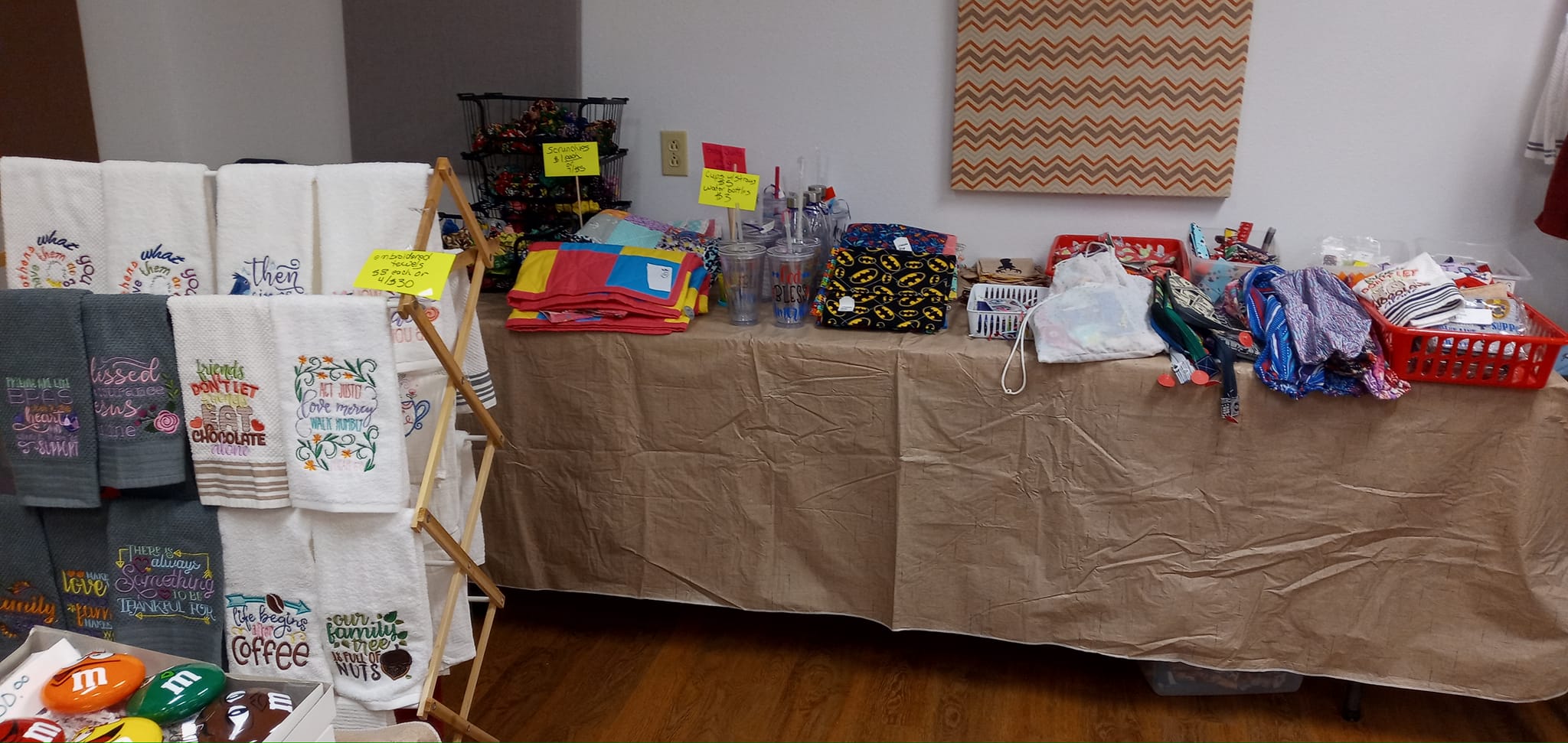 Do you have visible prices on everything at a craft fair? display picture 1