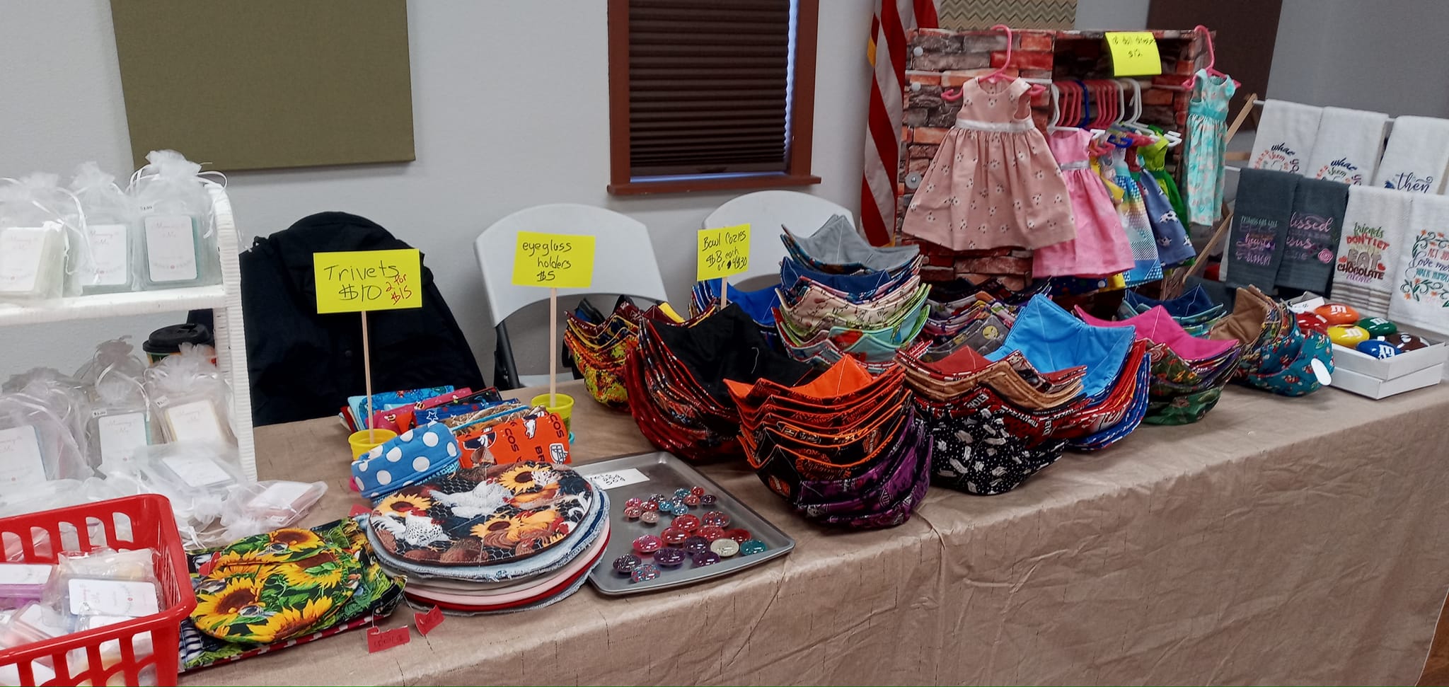Do you have visible prices on everything at a craft fair? display picture 1