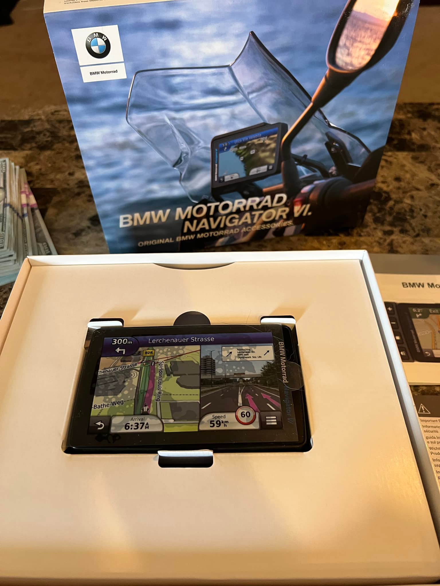 Never Get Lost Again! Look a New Navigator 6. BMW Motorrad have
