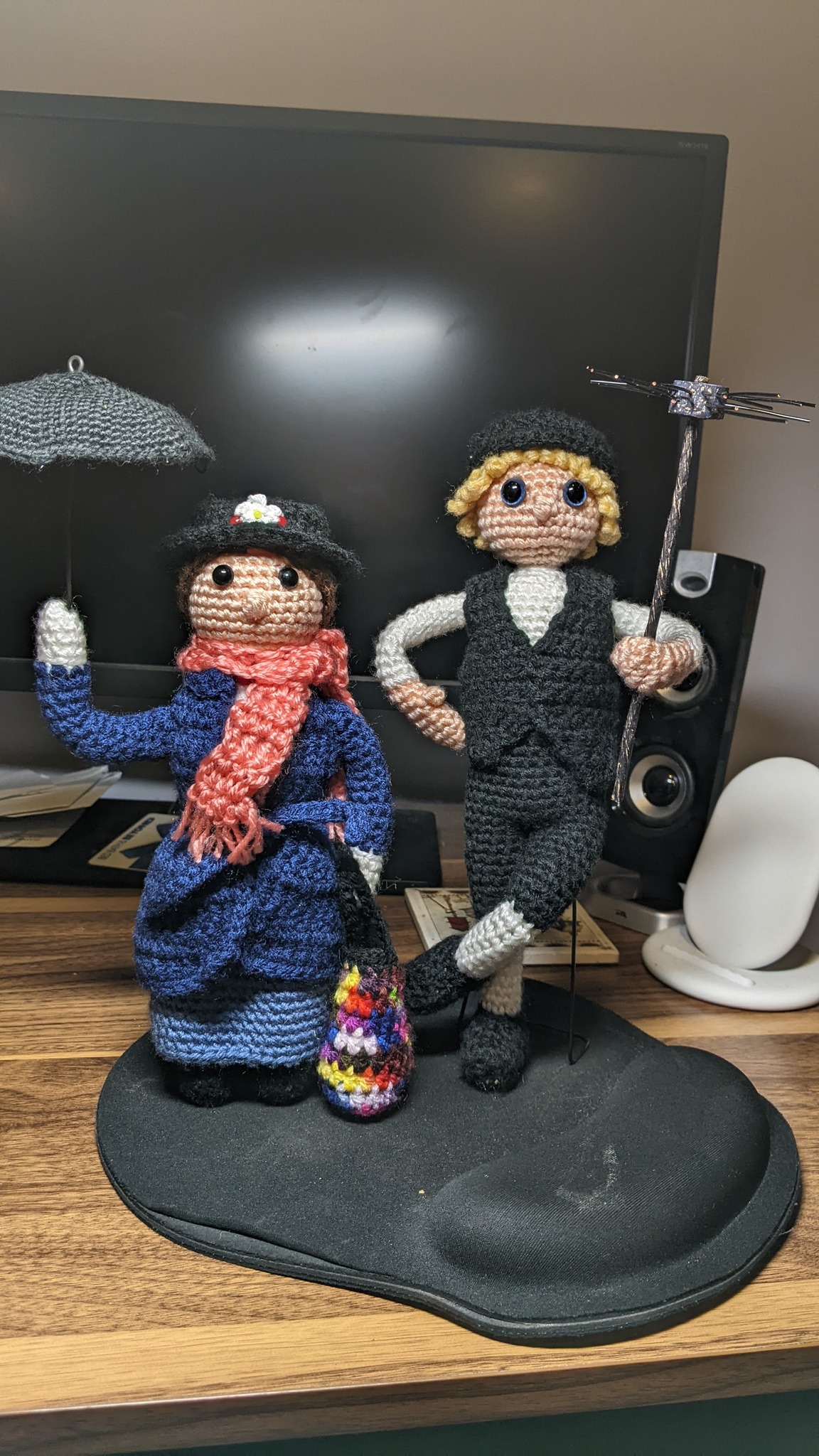 Watching Mary Poppins with kids and favorite cookie sets