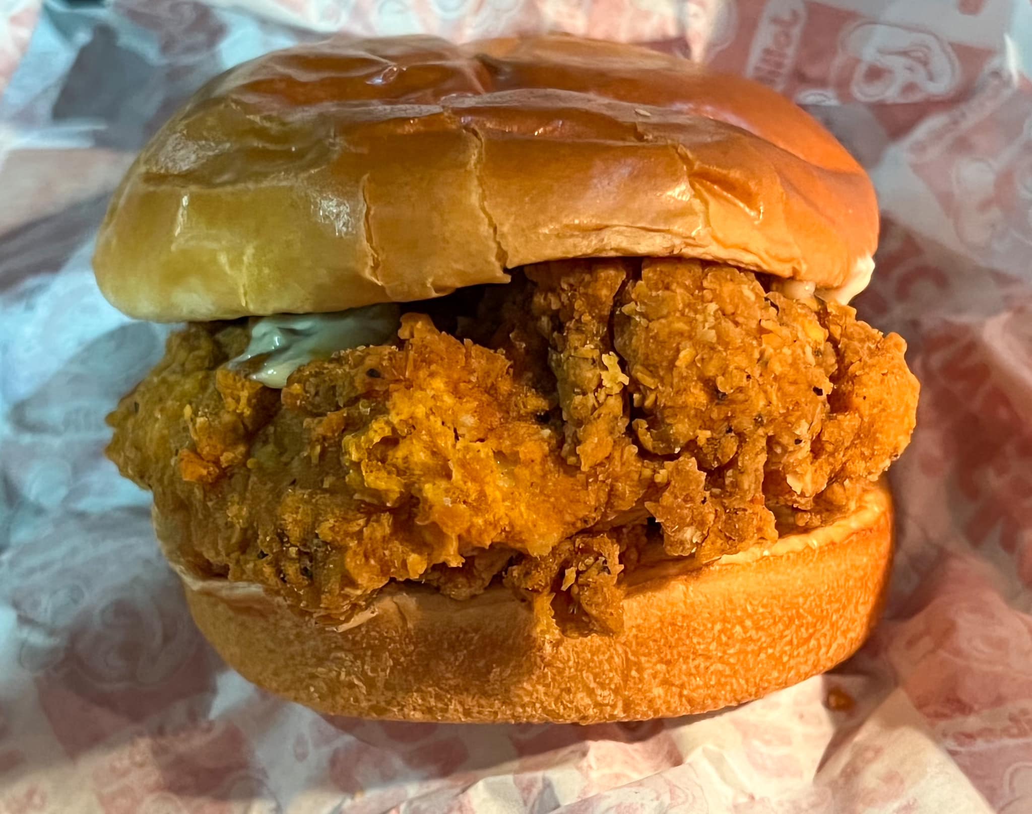 ラブジョリビー Jollibee opens in Orlando with crispy fried chicken and peach