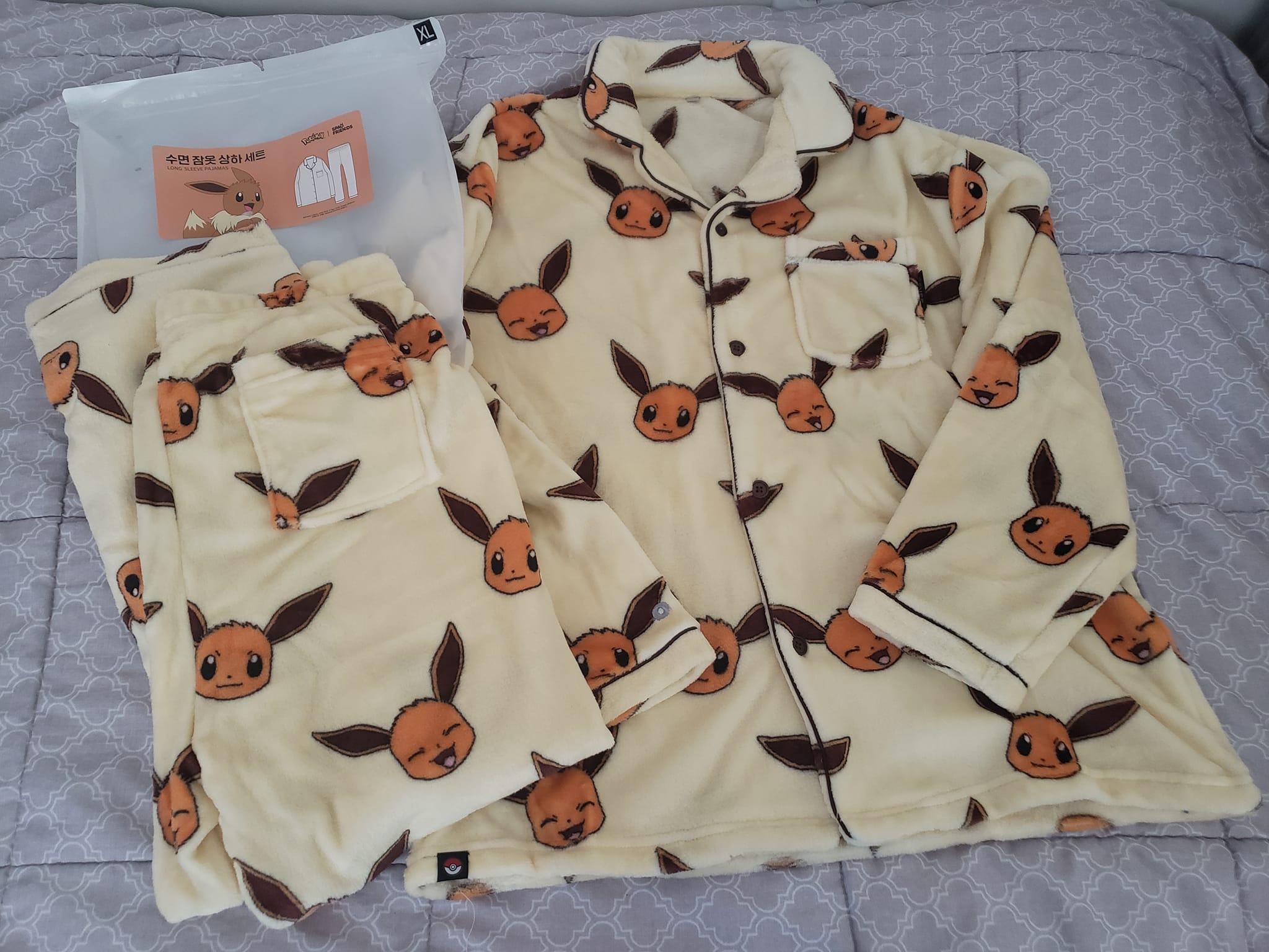 Pokémon Eevee Collection Cardigan ?✨Use our 