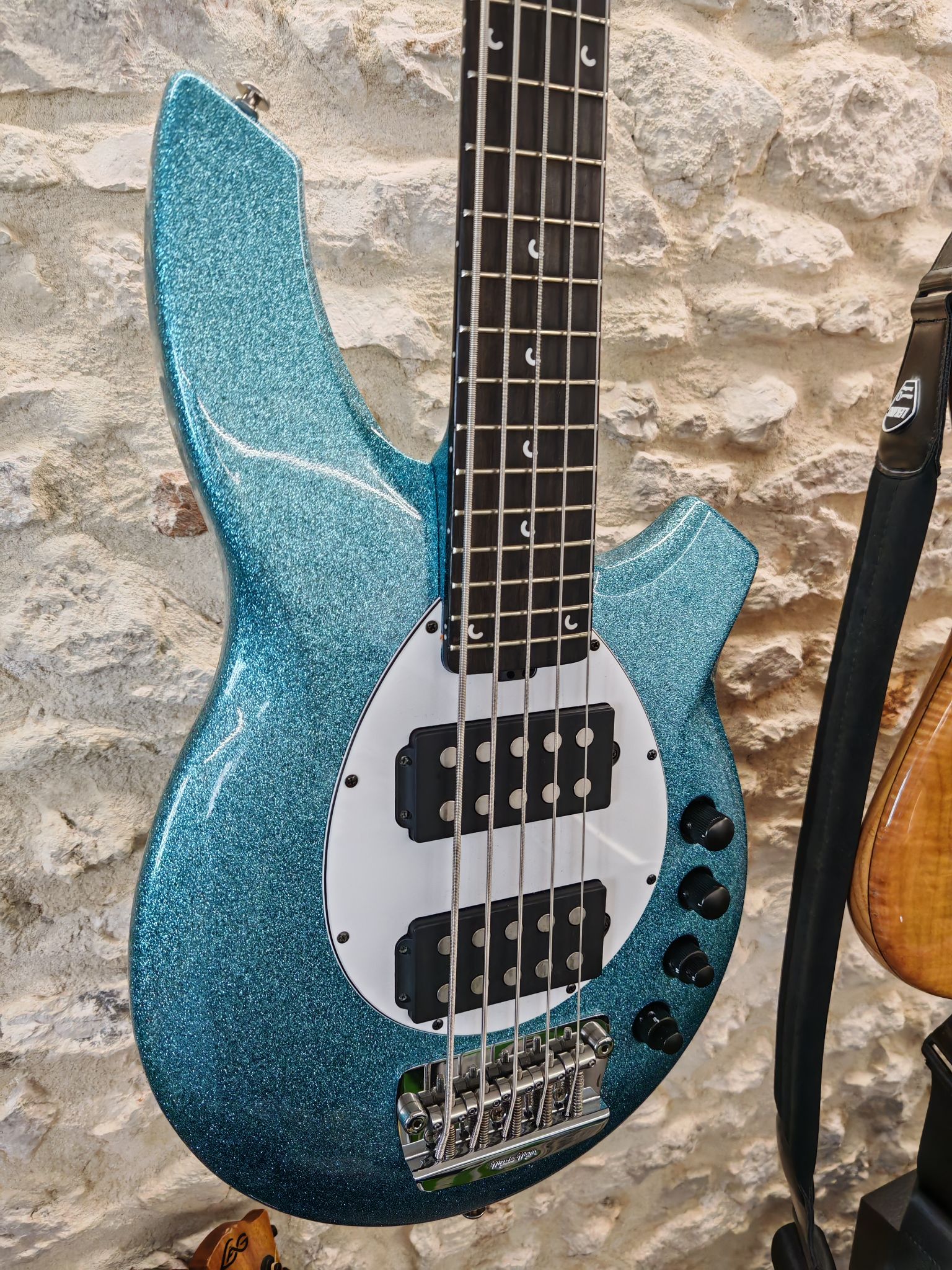 Hi all! Here is a Pic of my bongo 5HH aqua sparkle!