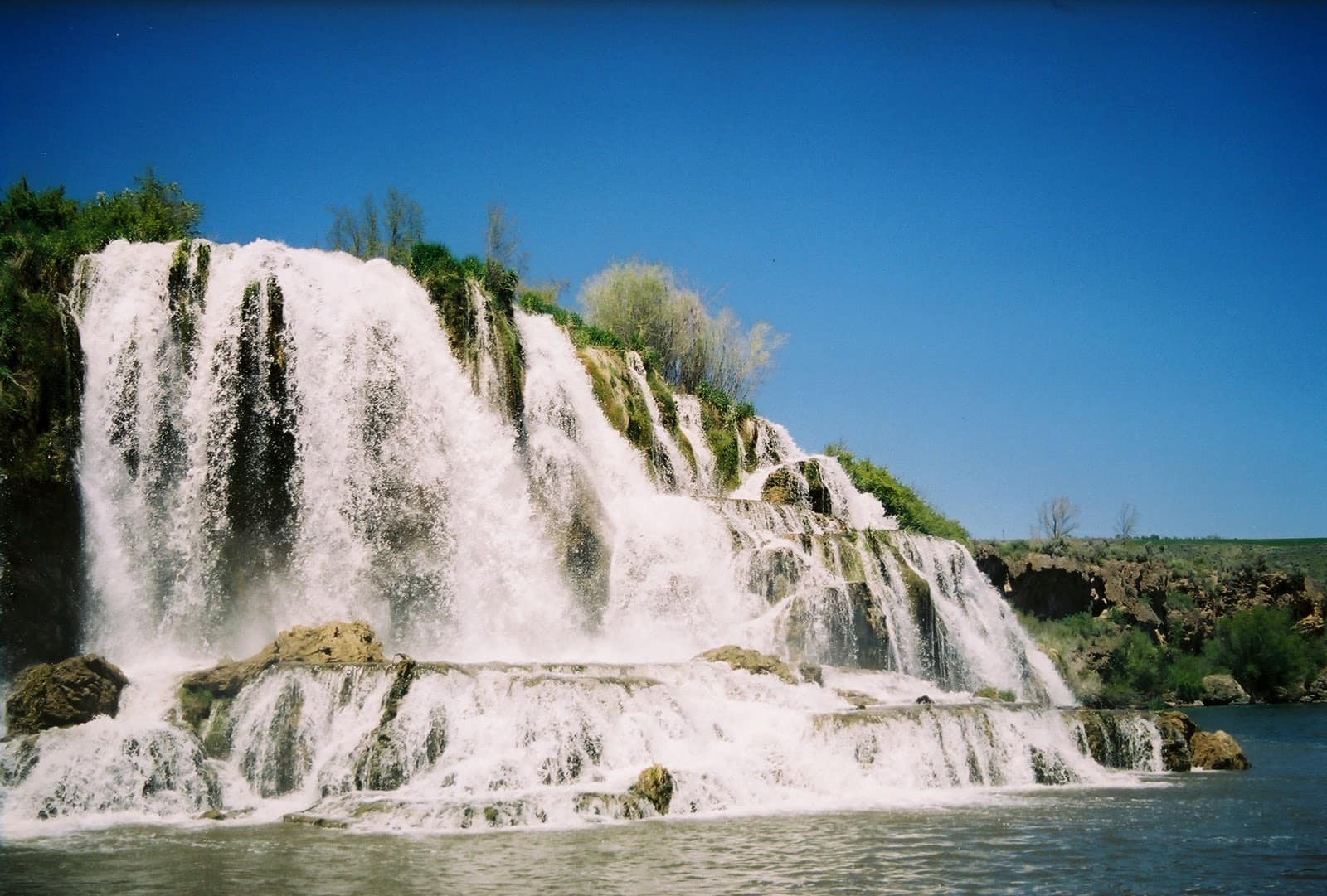 置物 Valley Waterfall Some waterfall pics I have from around the place early 90's