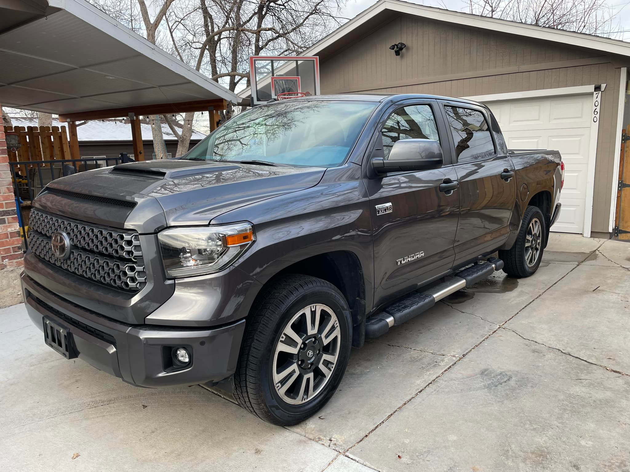 2018 TRD Sport 2.5 inch lift and 33s in deep sand